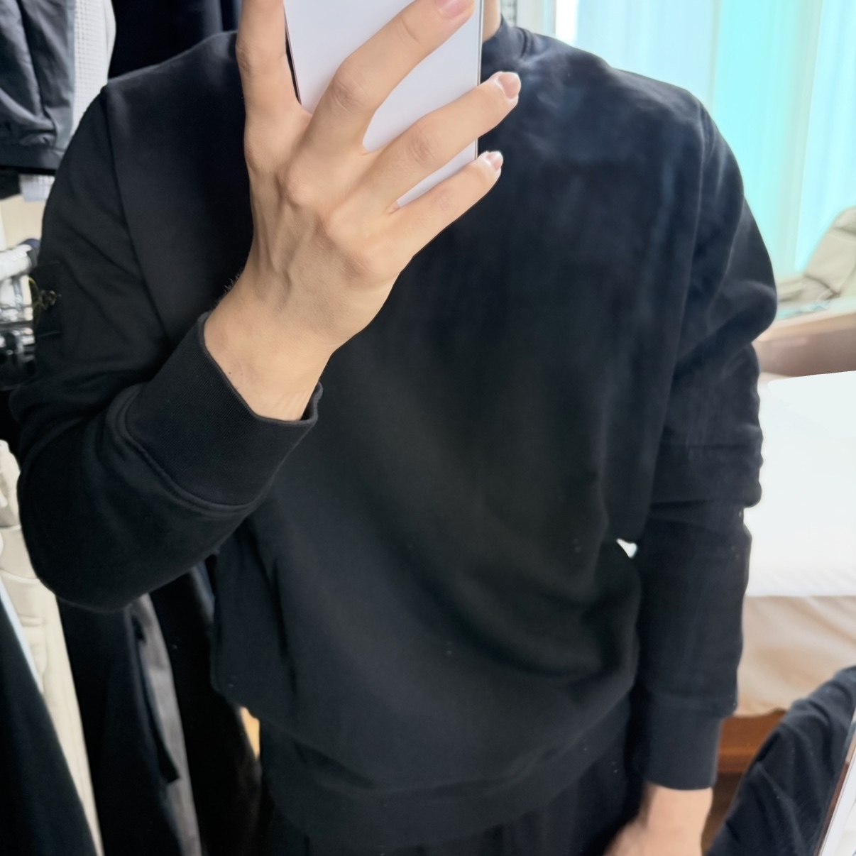 Stone Island 6100060 Organic Cotton Fleece Regular Fit Crewneck Sweatshirt Black - 26SS 착용 스타일