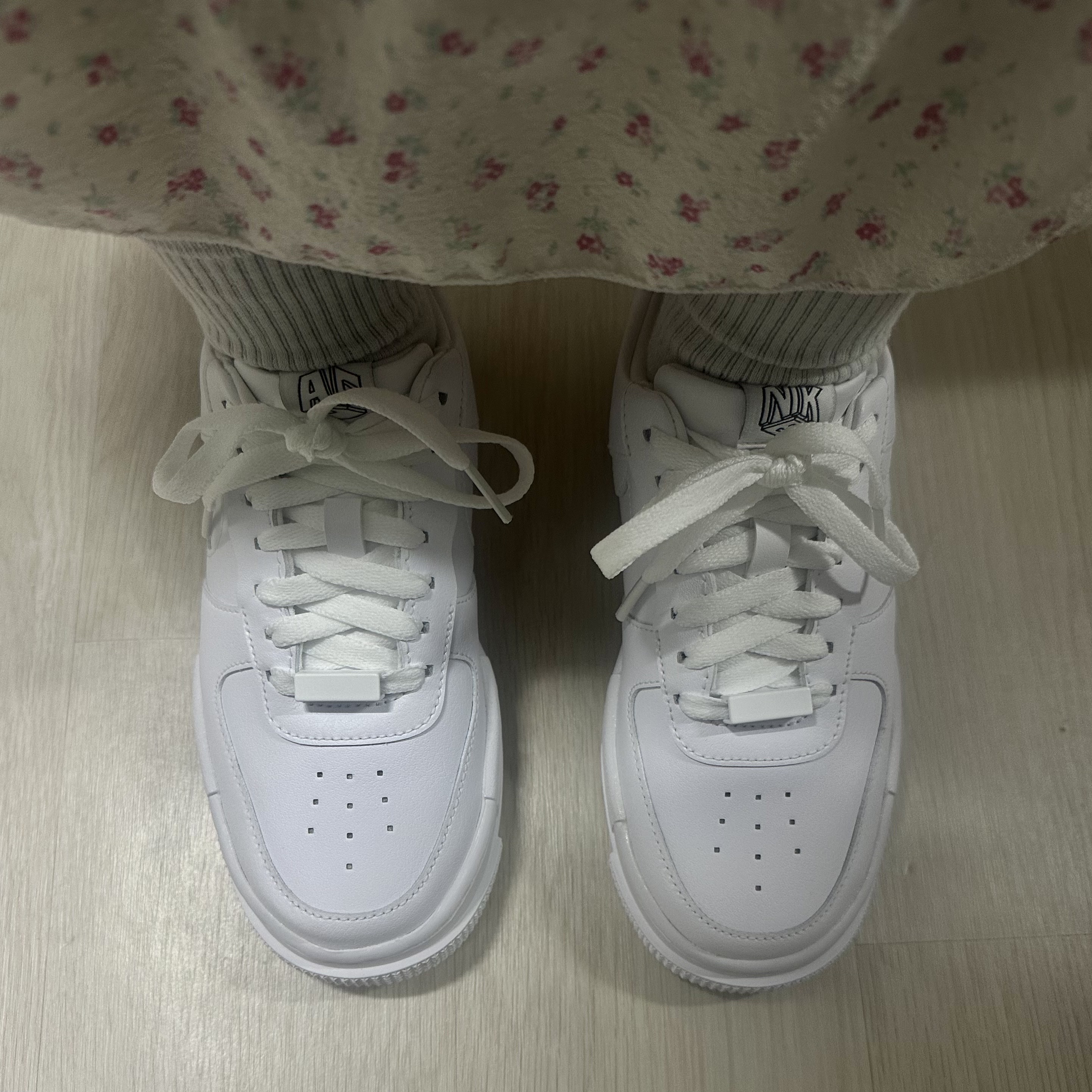 (W) Nike Air Force 1 Pixel White 착용 스타일 - 2