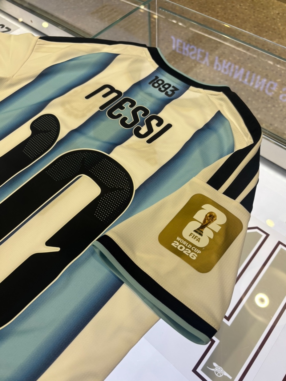 Adidas Argentina 2026 Home Jersey White Icey Blue - KR Sizing (Non Marking Ver.), Adidas Spain 2026 Away Jersey Off White - KR Sizing (Non Marking Ver.) 착용 스타일 - 2