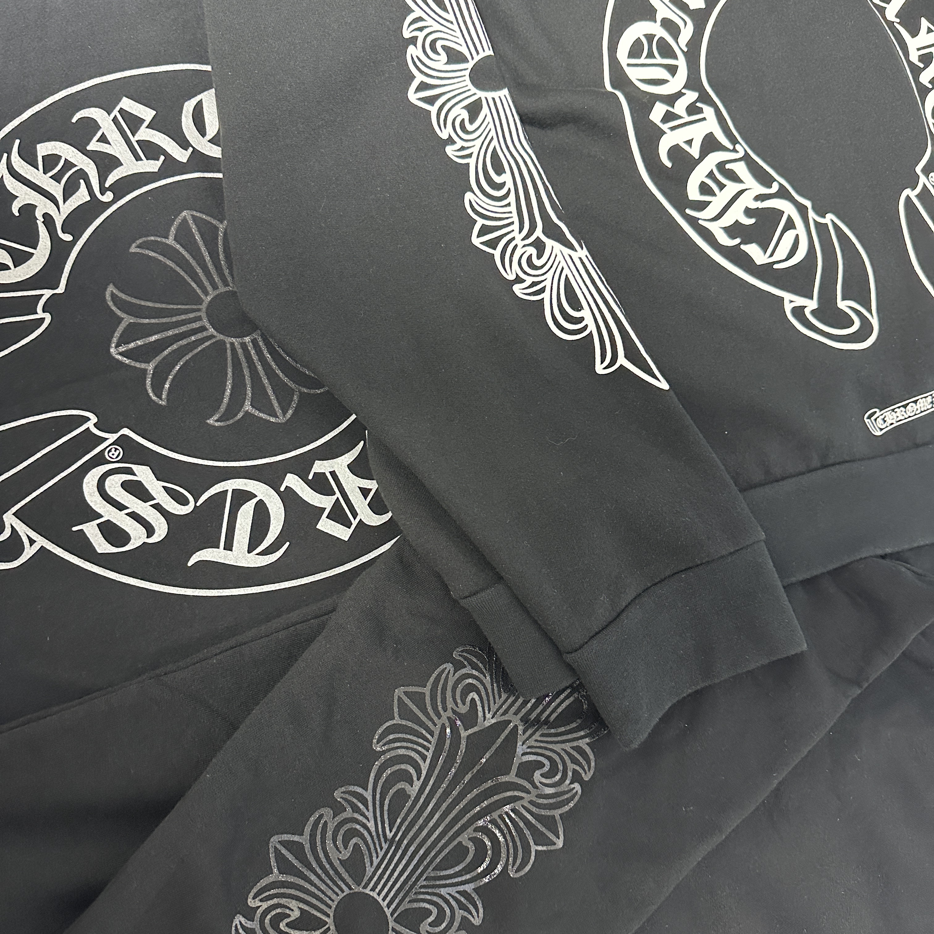 Chrome Hearts Horseshoe Floral Hoodie Black Black, Chrome Hearts Horseshoe Logo Sweatshirt Black 착용 스타일