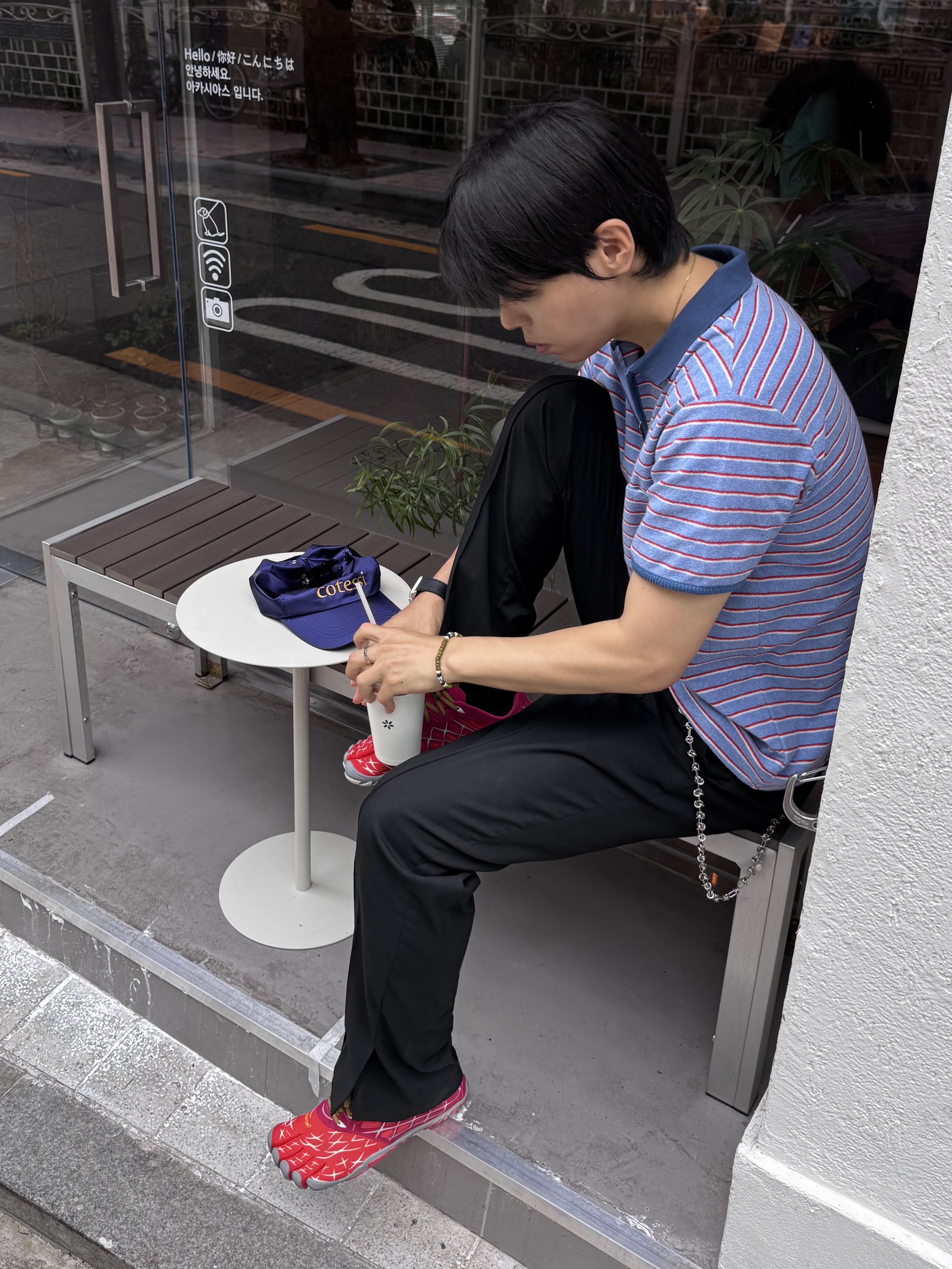 Gentle Monster x Maison Margiela MM007 Black Black 착용 스타일 - 3