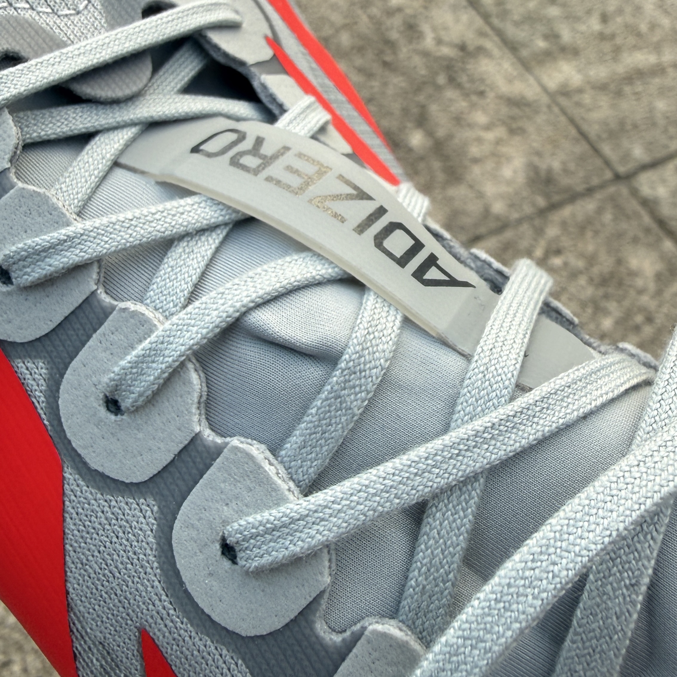 Adidas Adizero EVO SL Silver Metallic Lucid Red 착용 스타일