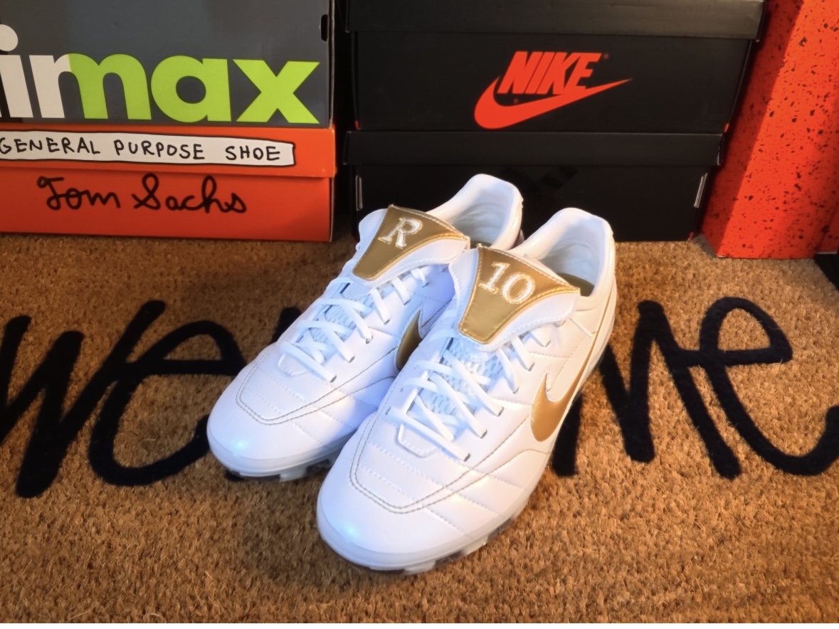 Nike Cryoshot Tiempo Legend R10 OG White and Metallic Gold 착용 스타일