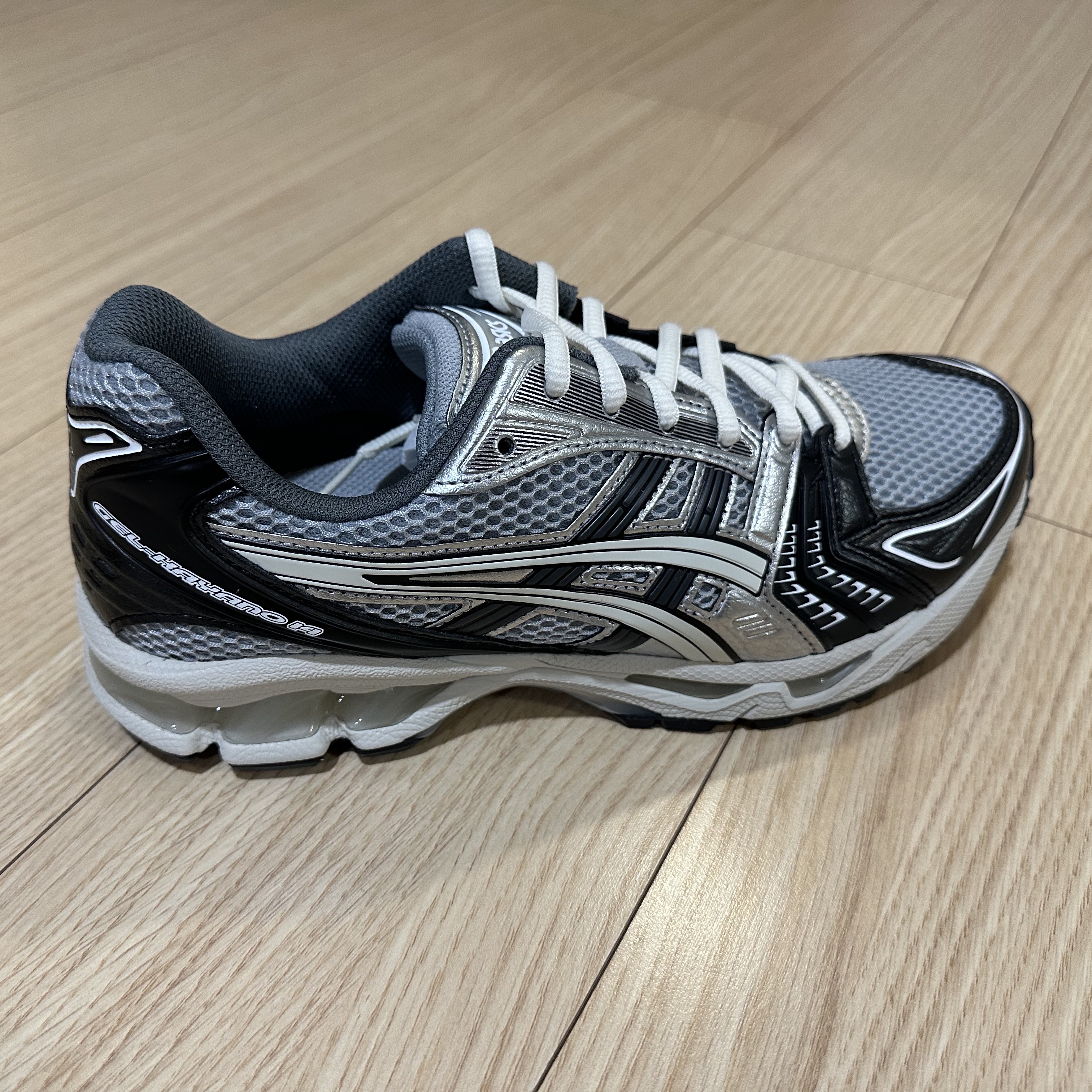 Asics Gel-Kayano 14 Black Glacier Grey 착용 스타일