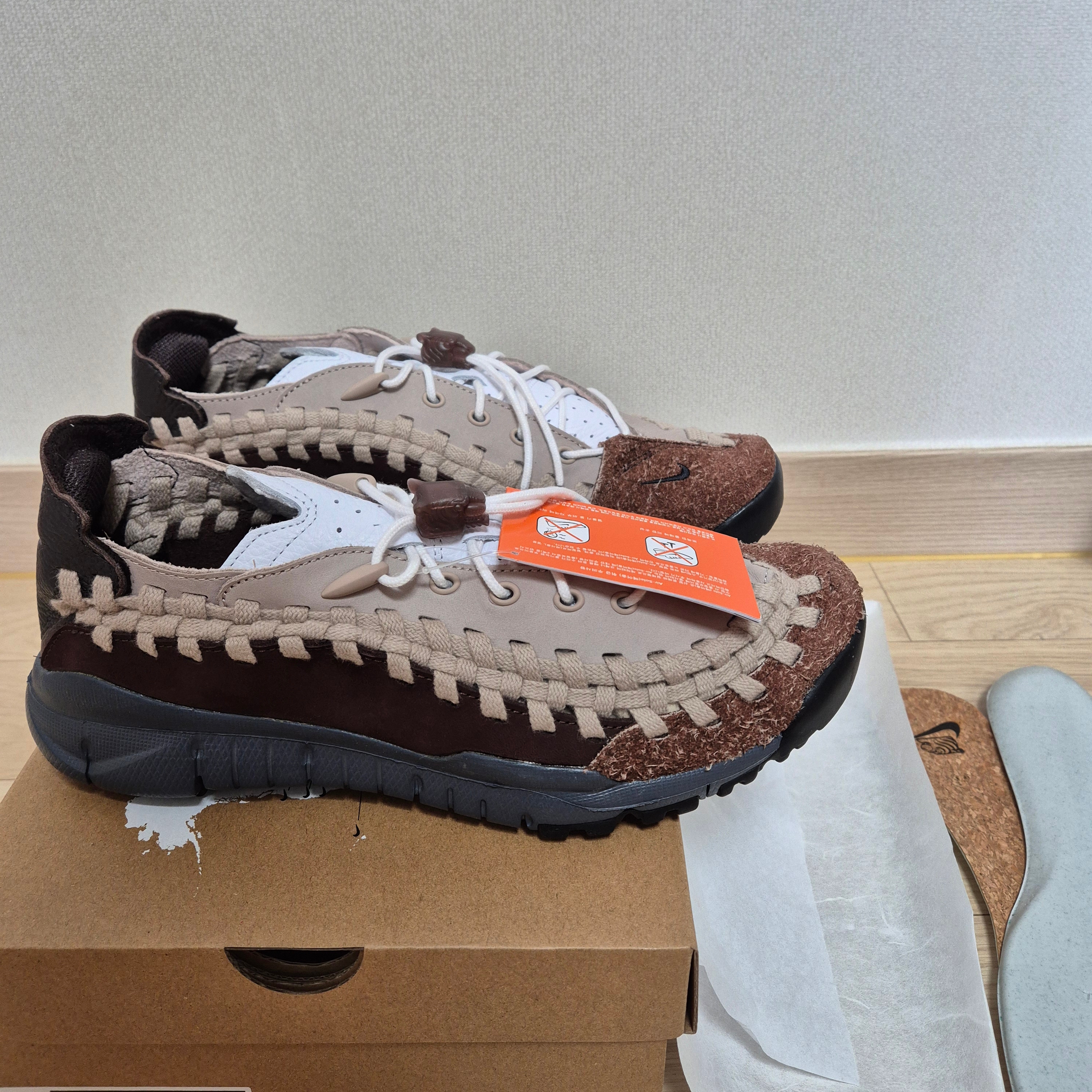 Nike x Soulgoods Homescape Woven Dark Field Brown and Medium Orewood Brown 착용 스타일 - 4