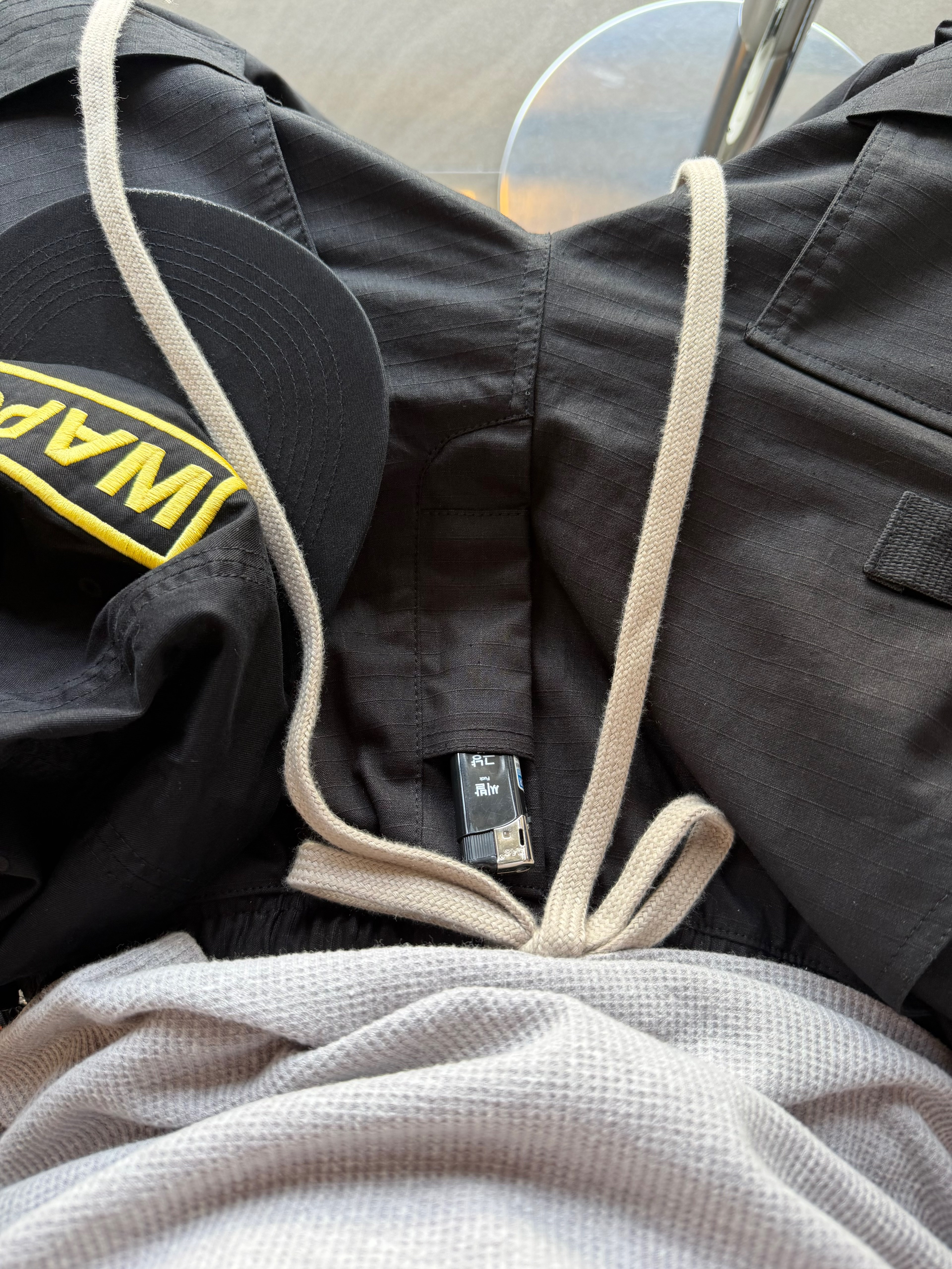 Wapworks Camp Supply Cargo Pants Black, Rick Owens Mega Bumper Sneakers Black Milk 착용 스타일 - 8