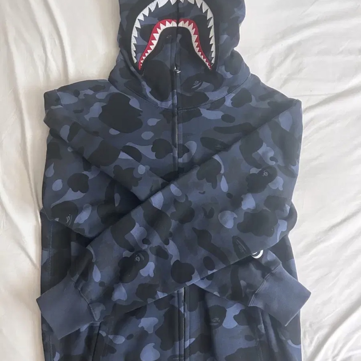 BAPE Color Camo Shark Full Zip Hoodie Navy 착용 스타일 - 1