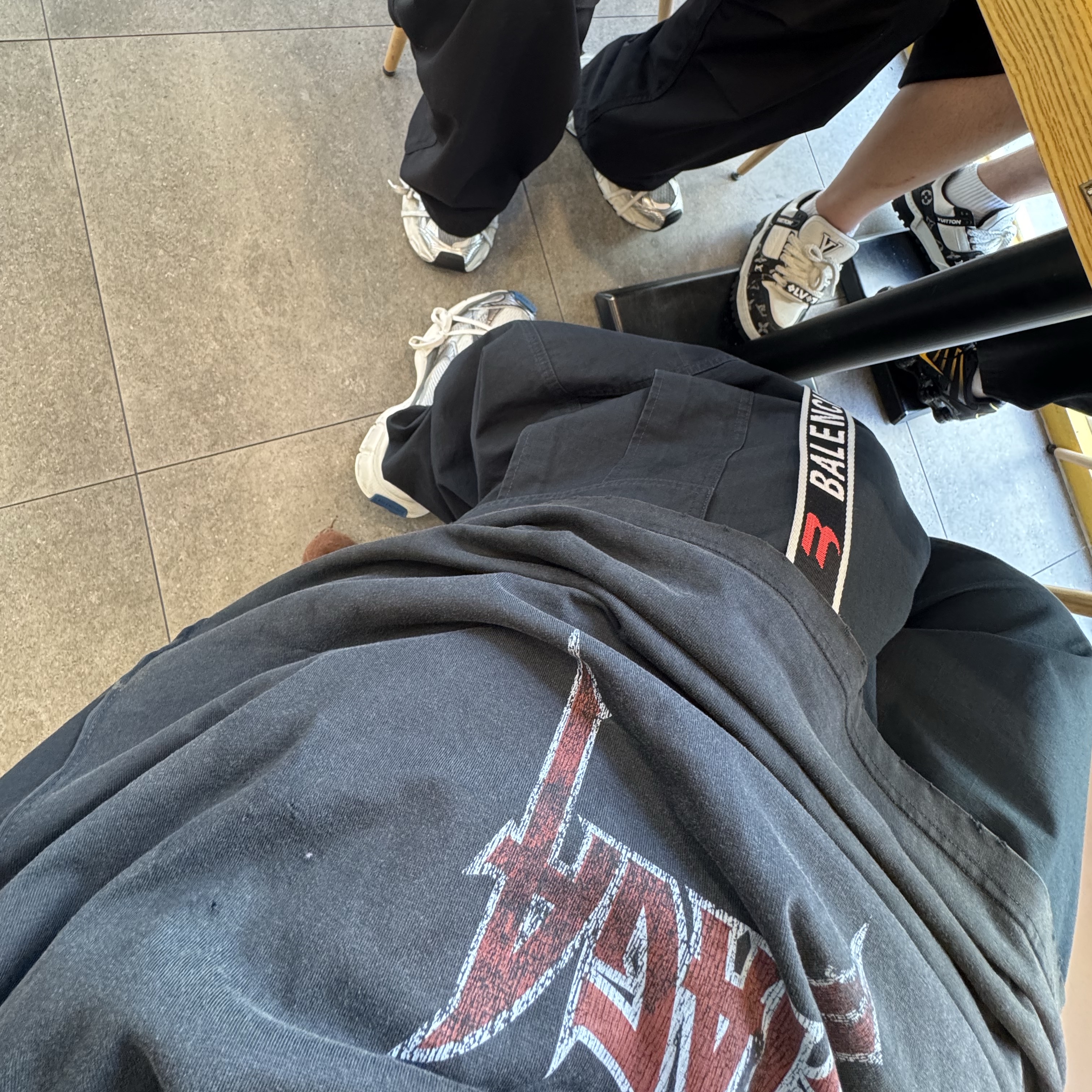 Balenciaga Paris Moon Double Front T-Shirt Oversized Black, Balenciaga D Ring Belt Grey Red 착용 스타일