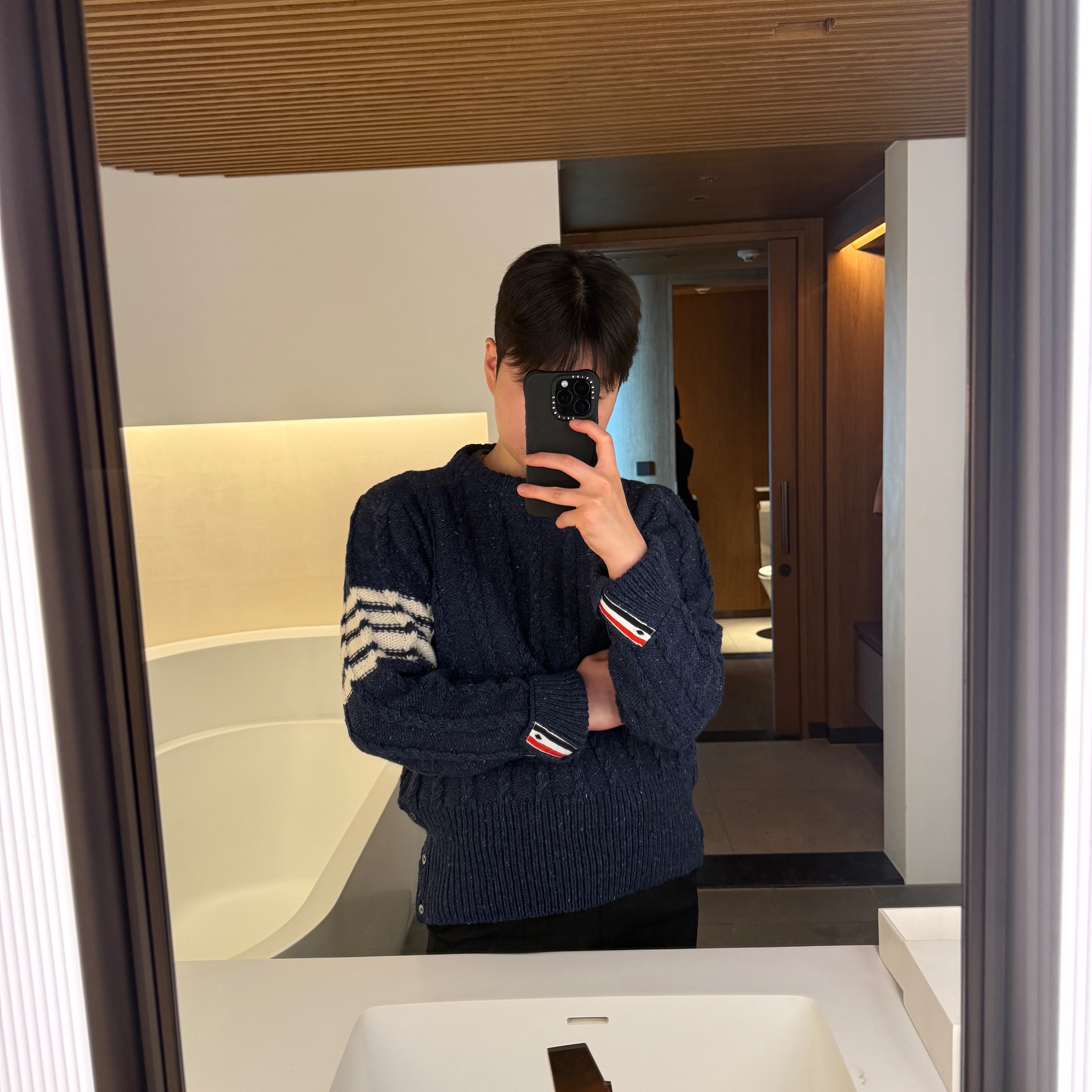 Thom Browne Donegal Twist Cable 4-Bar Classic Crewneck Pullover Blue 착용 스타일