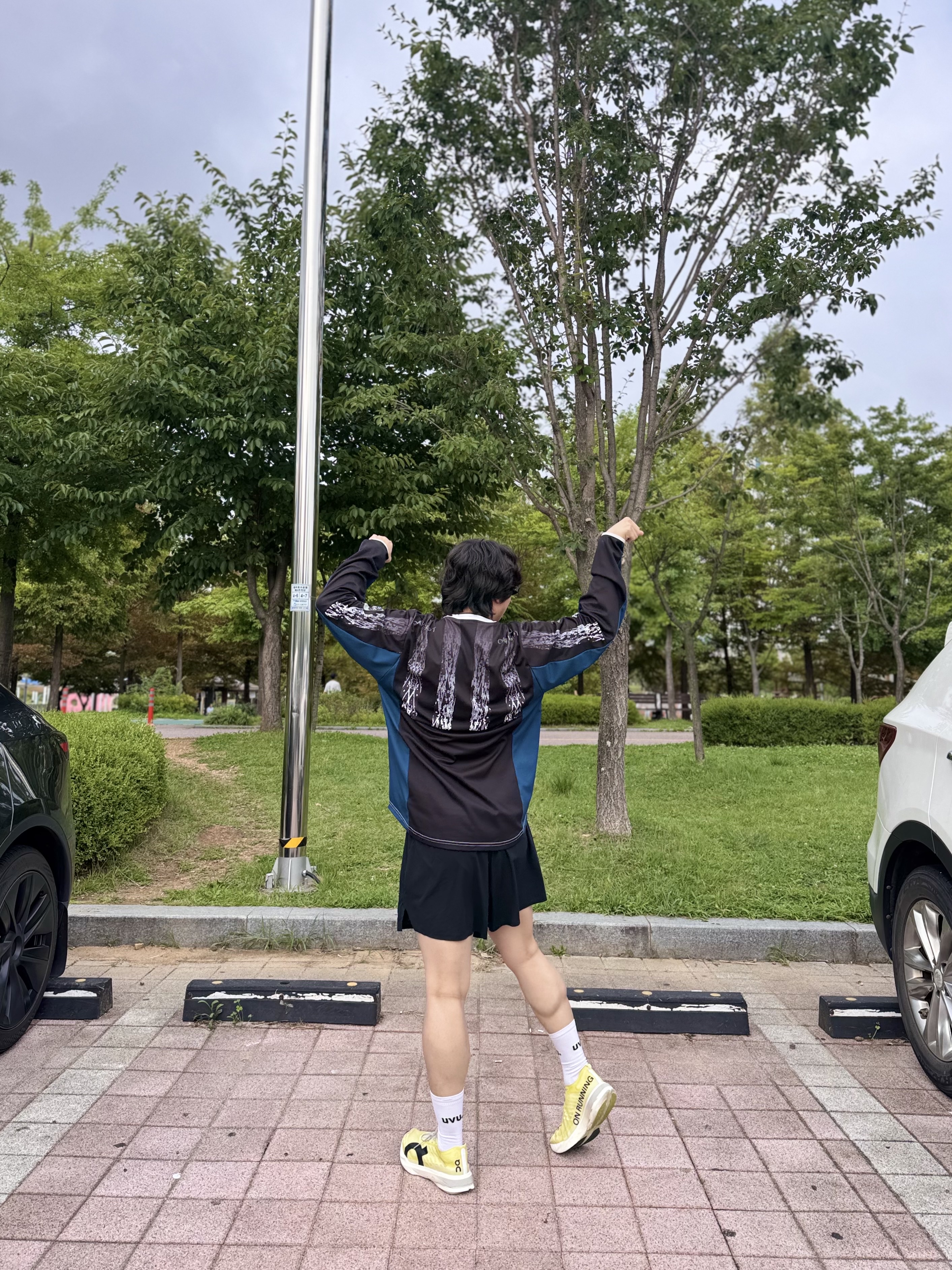 UVU Running Sock White, On Running Cloudboom Strike Limelight Wolf 착용 스타일 - 3