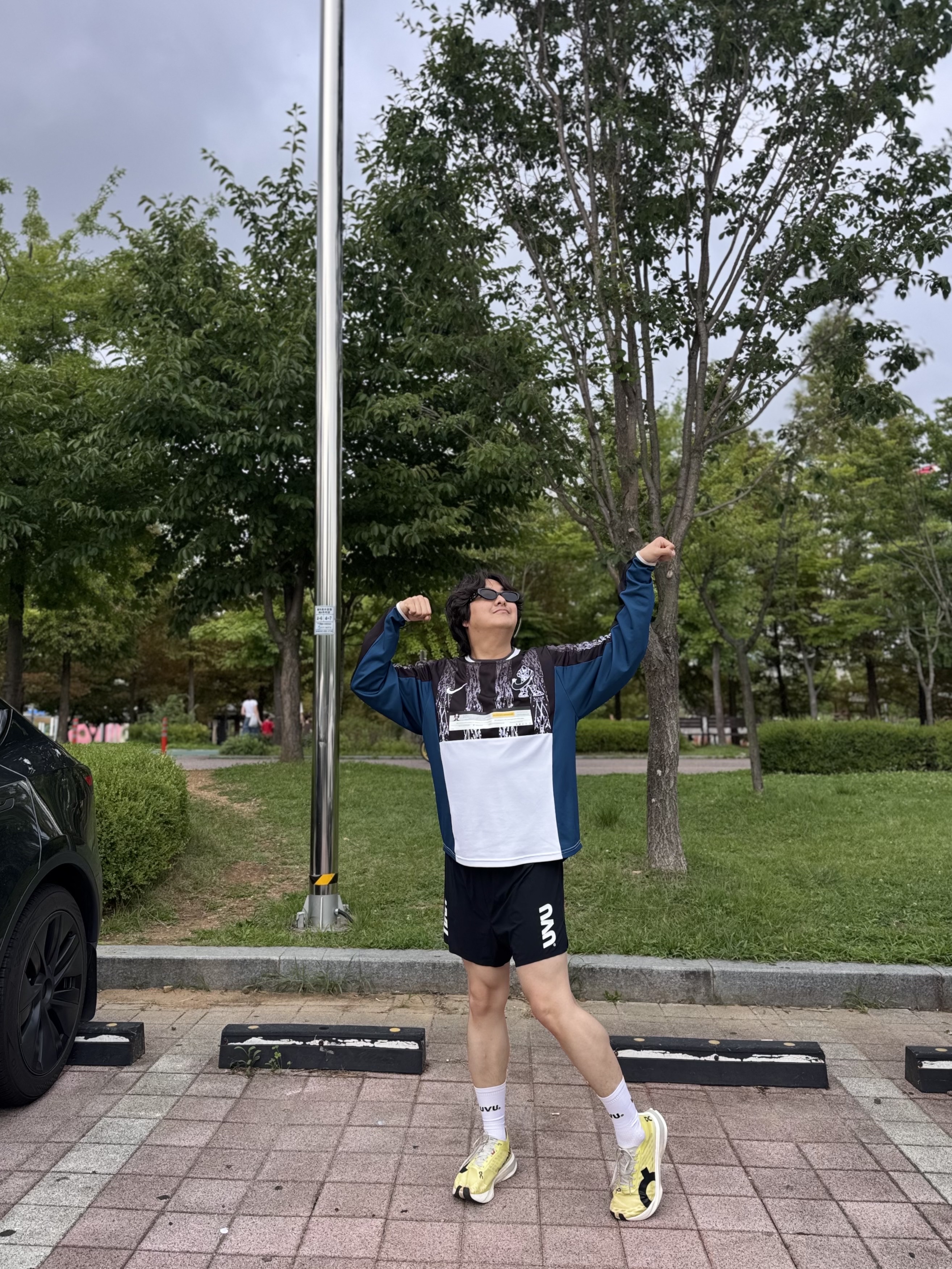 UVU Running Sock White, On Running Cloudboom Strike Limelight Wolf 착용 스타일 - 2