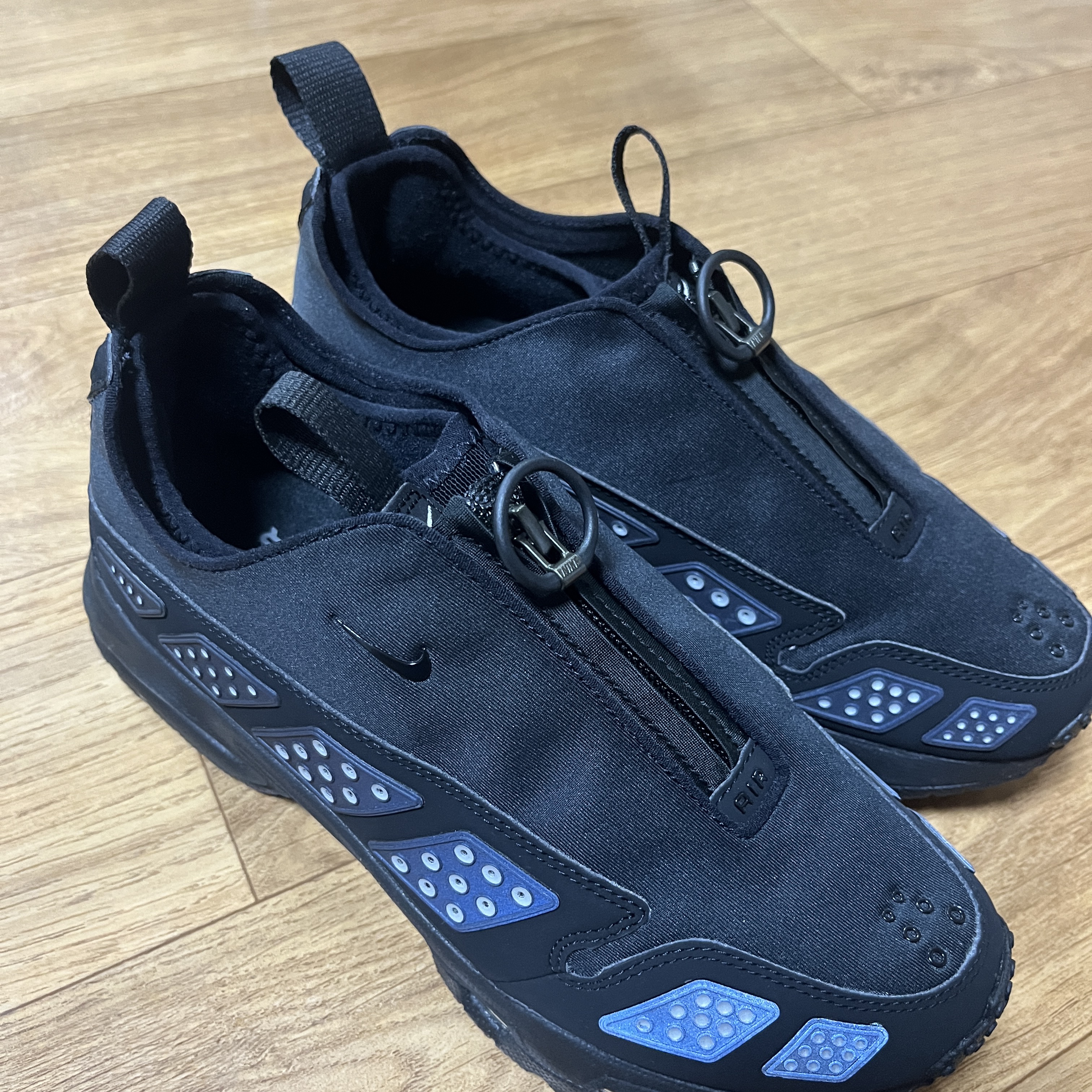 (W) Nike Air Max SNDR Black and Silver 착용 스타일 - 5