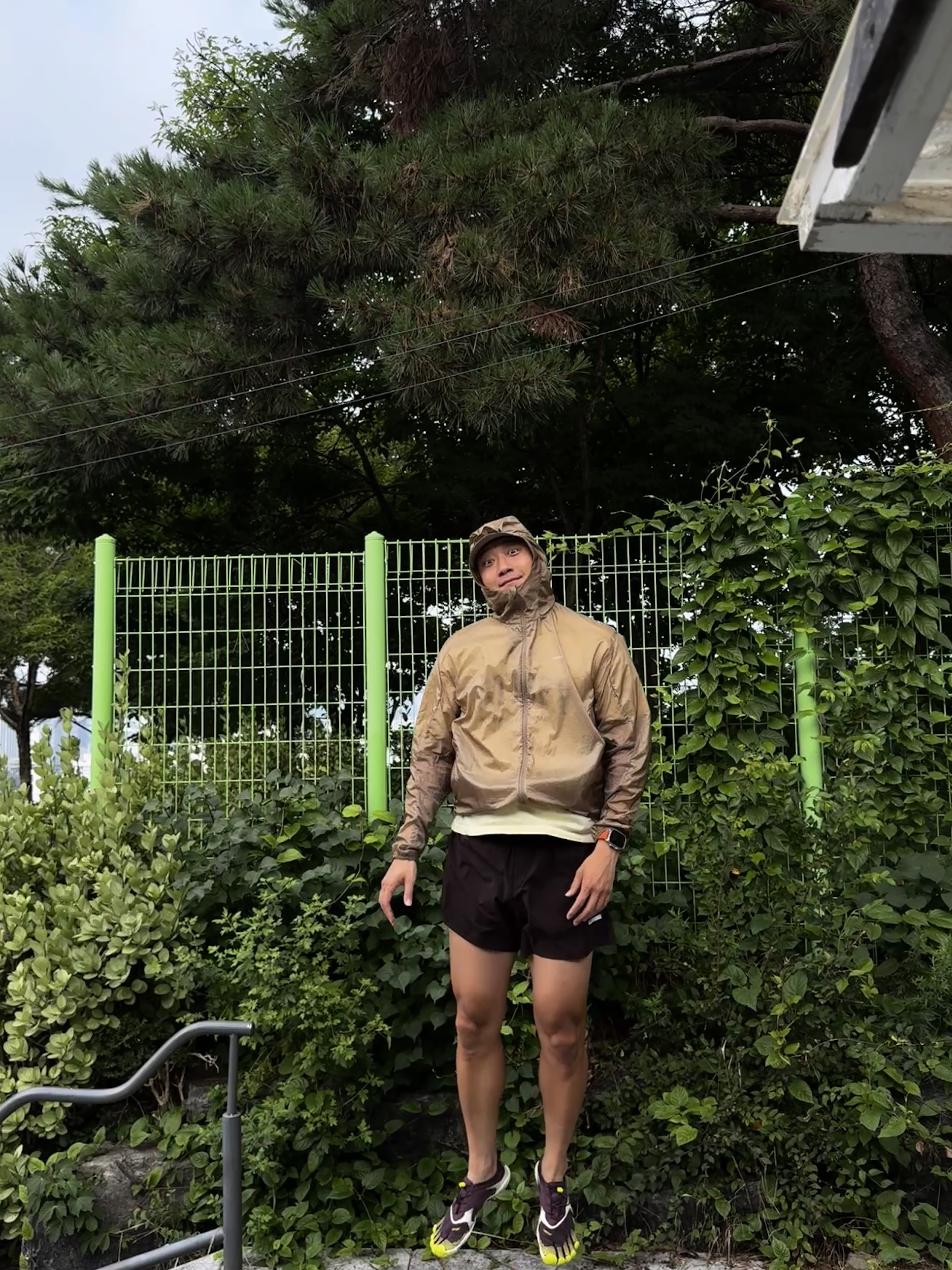 Nike ACG Radical Airflow Dri-Fit Short Sleeve Running Top White Anthracite - Asia, Satisfy Techsilk 8 Inch Shorts Brown 착용 스타일 - 6