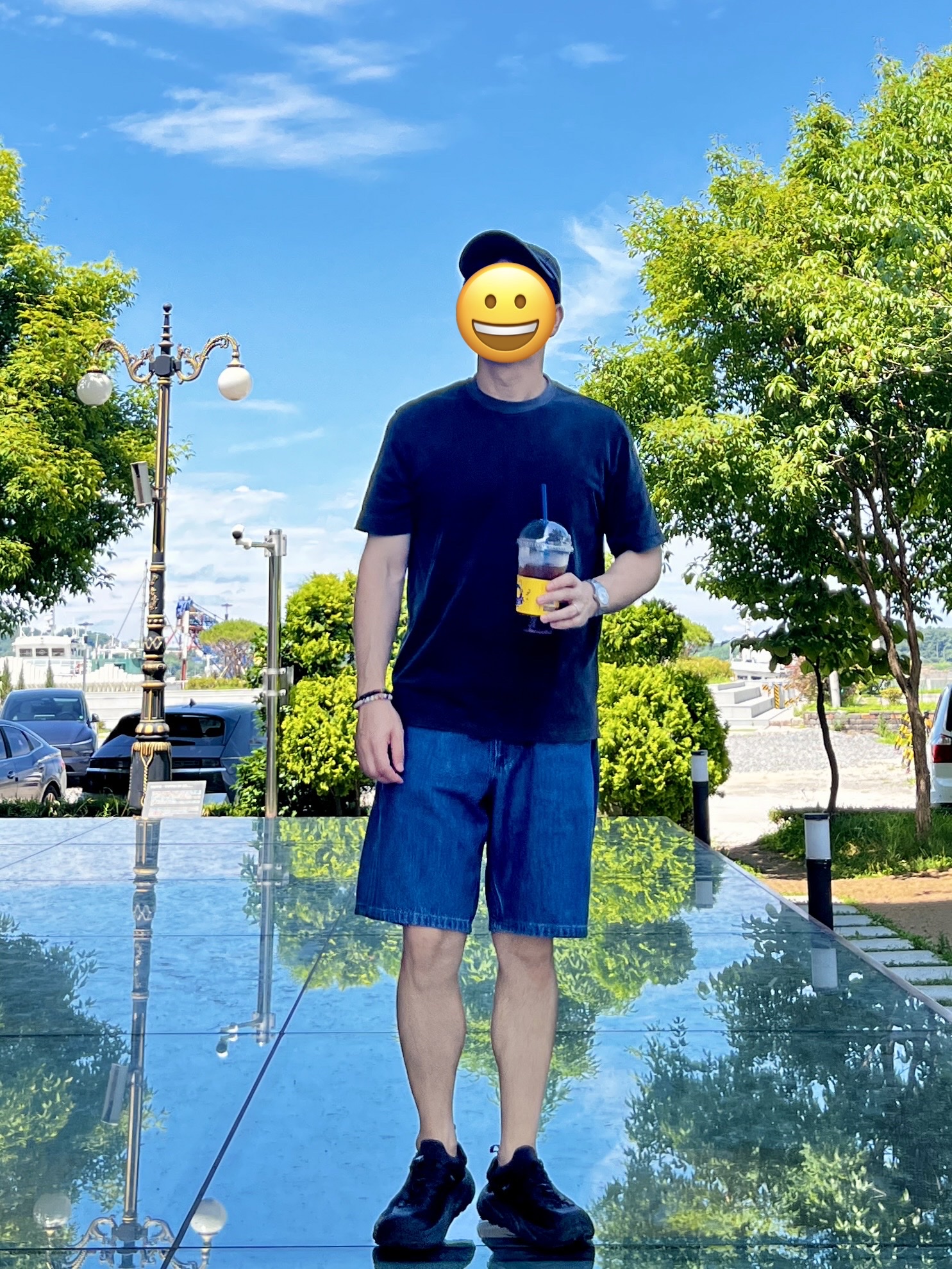 Dimitri Black Everyone's Single Stitch Short Sleeve T-Shirt Coolmax Fabric Pigment Charcoal, Uniqlo Stretch Easy Denim Shorts Blue 착용 스타일