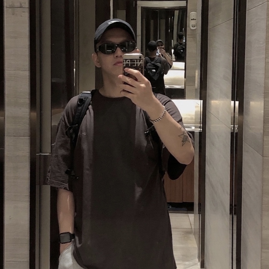Undermycar Mu.05 Anti Fxxking Logo Play Oversized T-Shirts Asphalt, Ray-Ban DADDY-O II Polished Black Frame Green Classic G-15 Lenses 착용 스타일