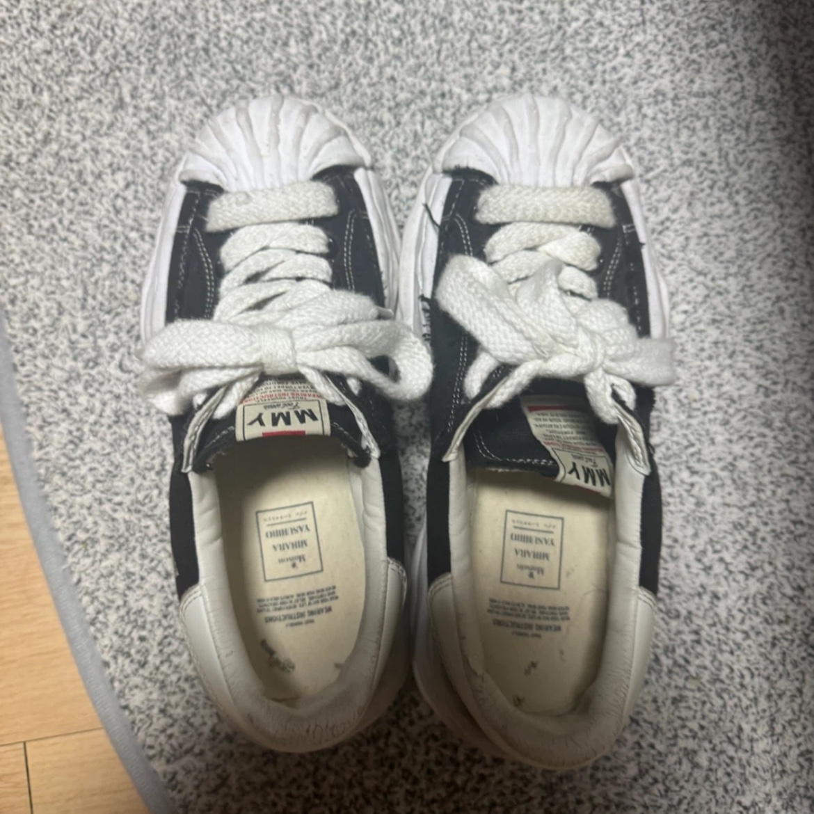 Maison Mihara Yasuhiro Blakey OG Sole Canvas Low-top Sneakers Black White 착용 스타일