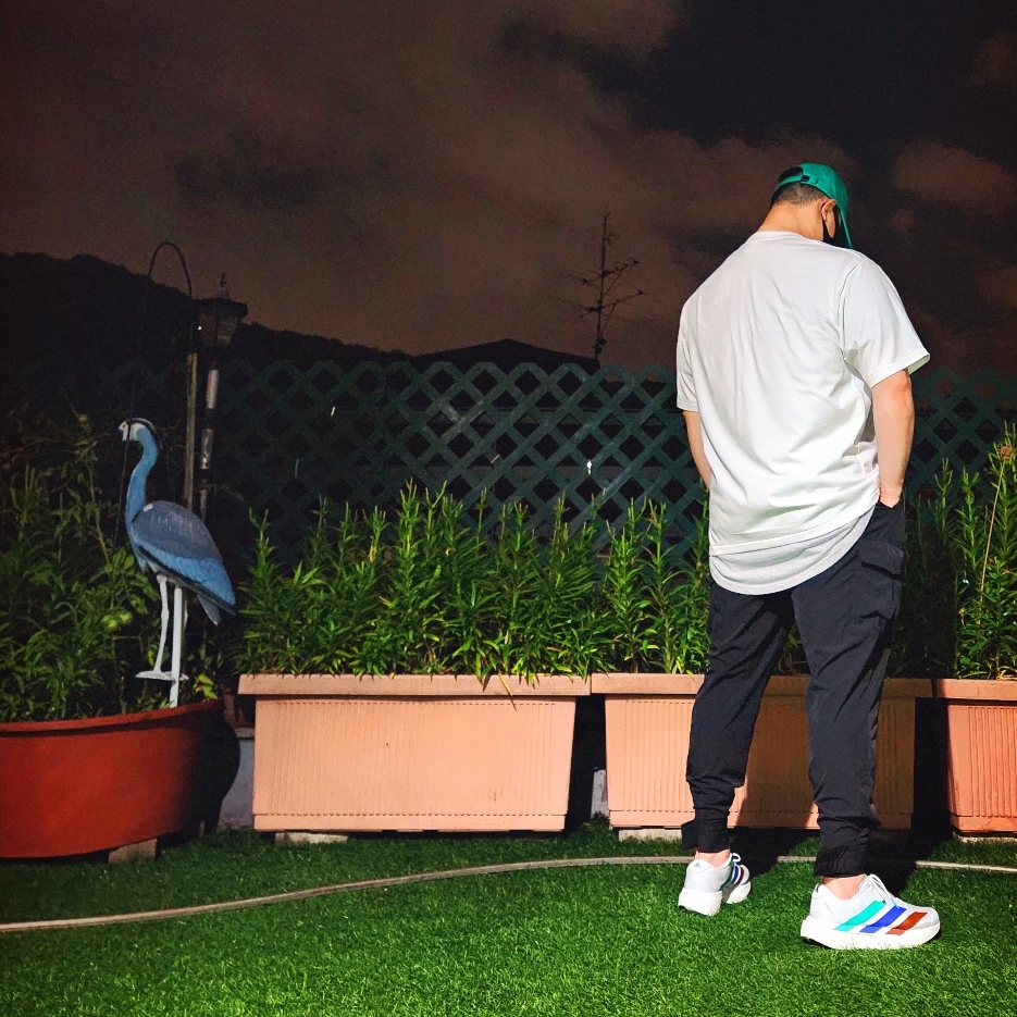 BAPE A Bathing Ape Monogram College Relaxed Fit T-Shirt White, Adidas x Pharrell Williams Humanrace Adizero Adios EVO SL Cloud White Semi Court Green 착용 스타일 - 3