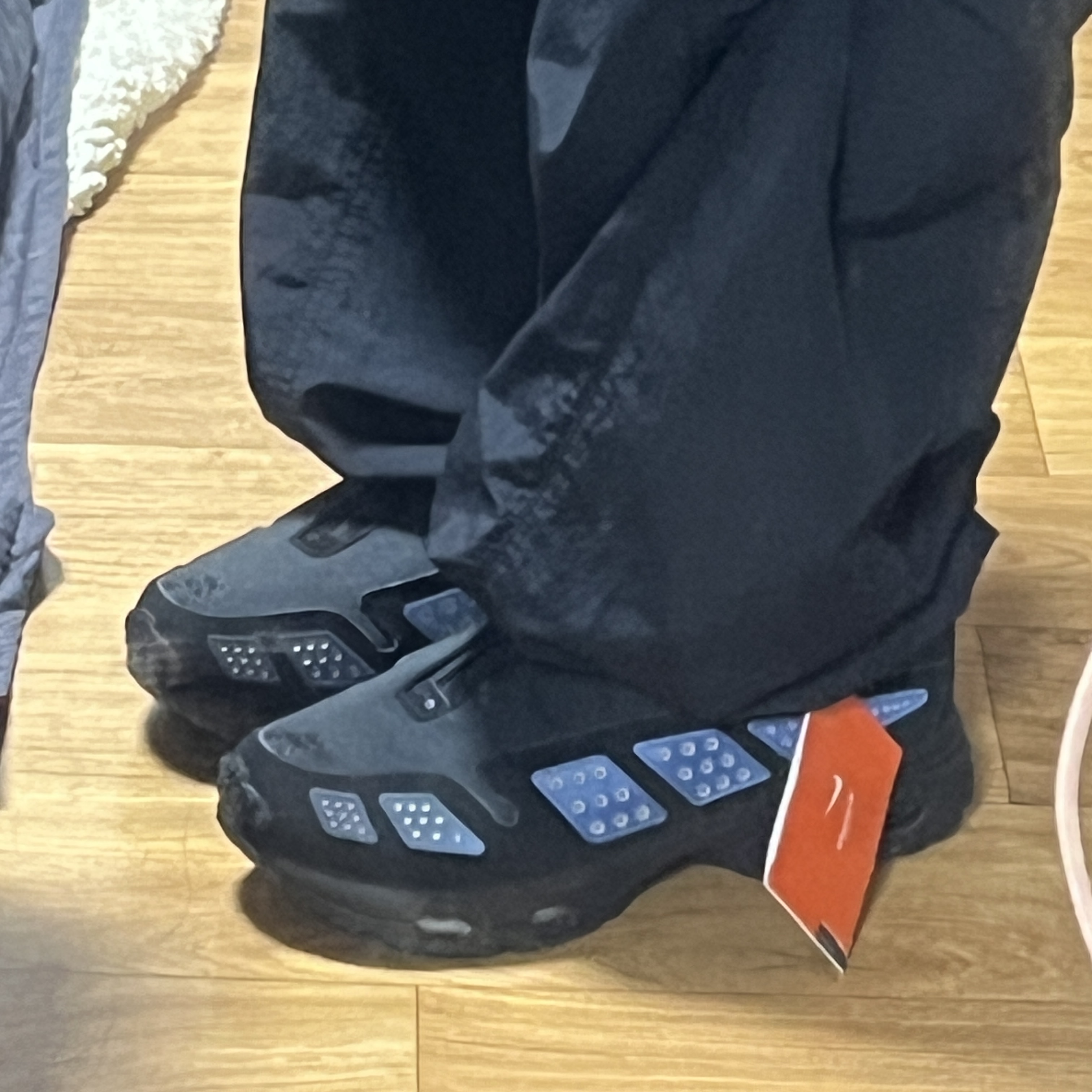 (W) Nike Air Max SNDR Black and Silver 착용 스타일 - 3