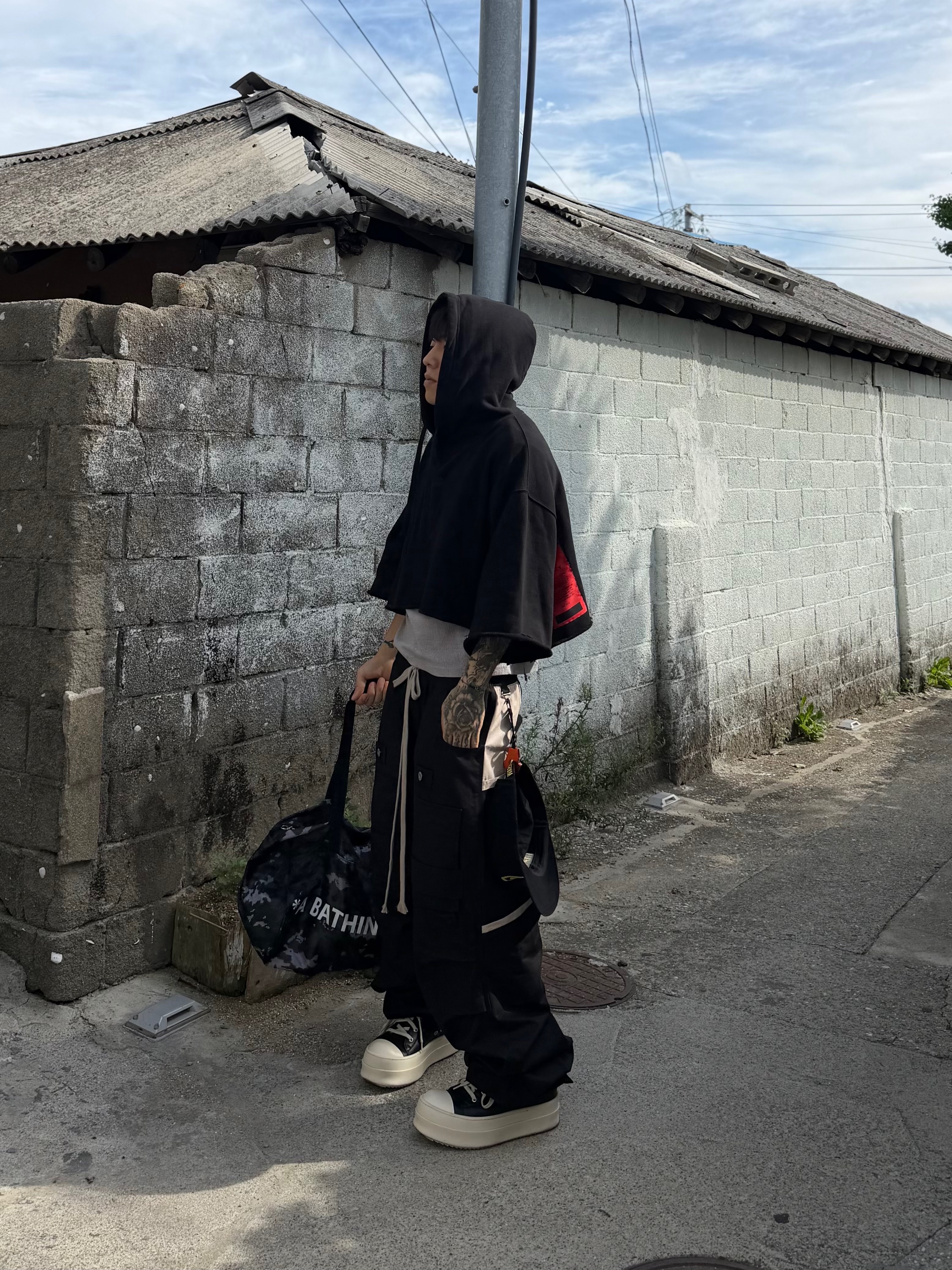 Wapworks Camp Supply Cargo Pants Black, Rick Owens Mega Bumper Sneakers Black Milk 착용 스타일 - 4