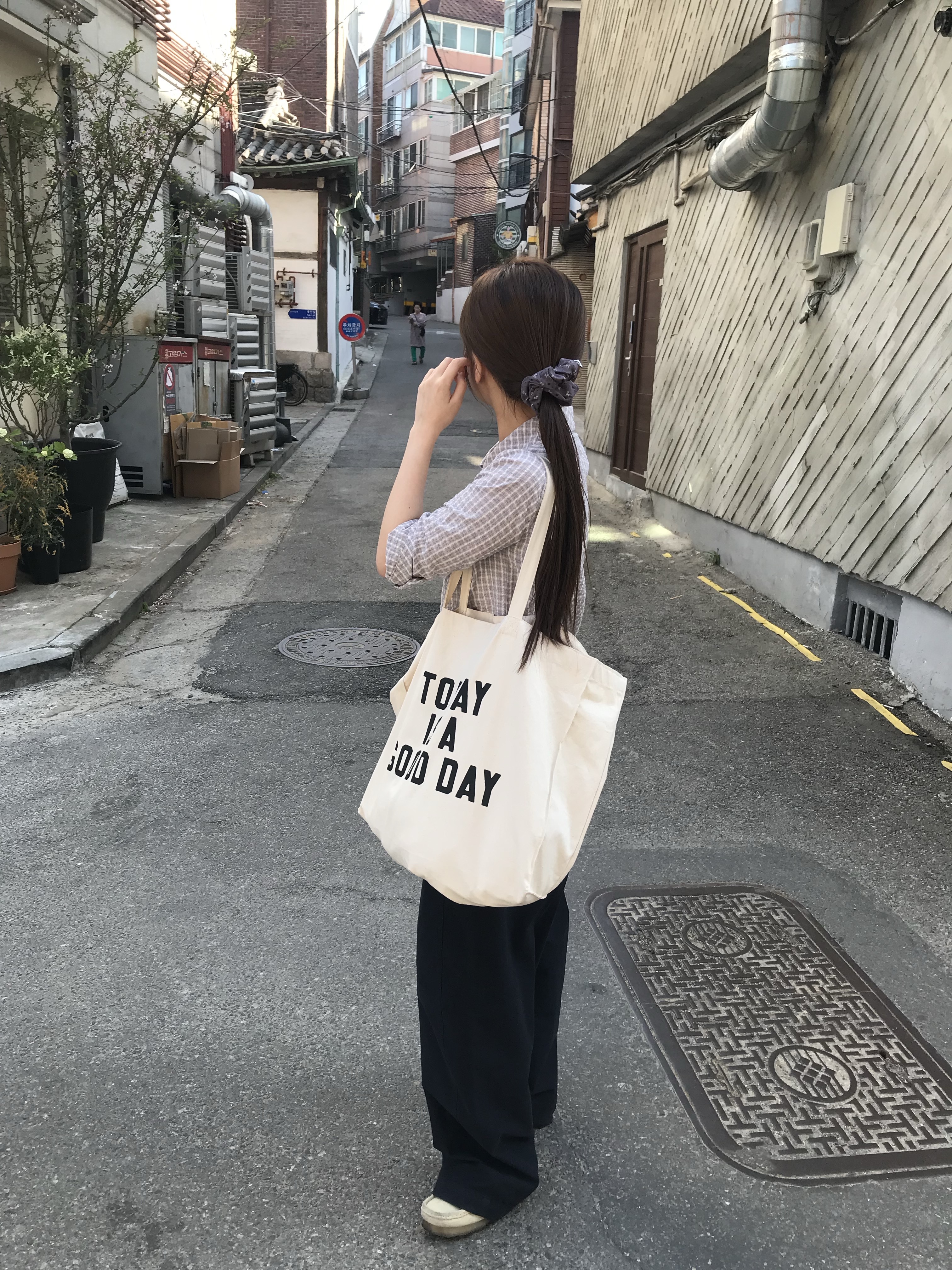 COYSEIO Round Collar Capri Shirt Ash Pink 착용 스타일