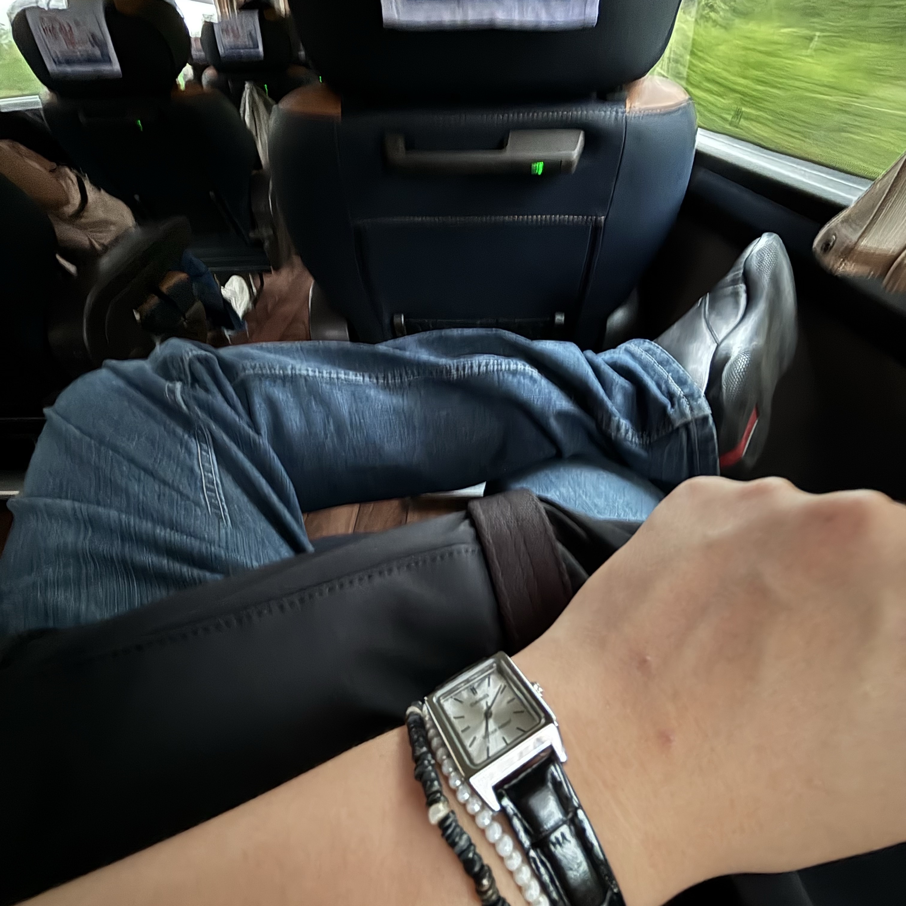 Casio LTP-V007L-7E1 착용 스타일