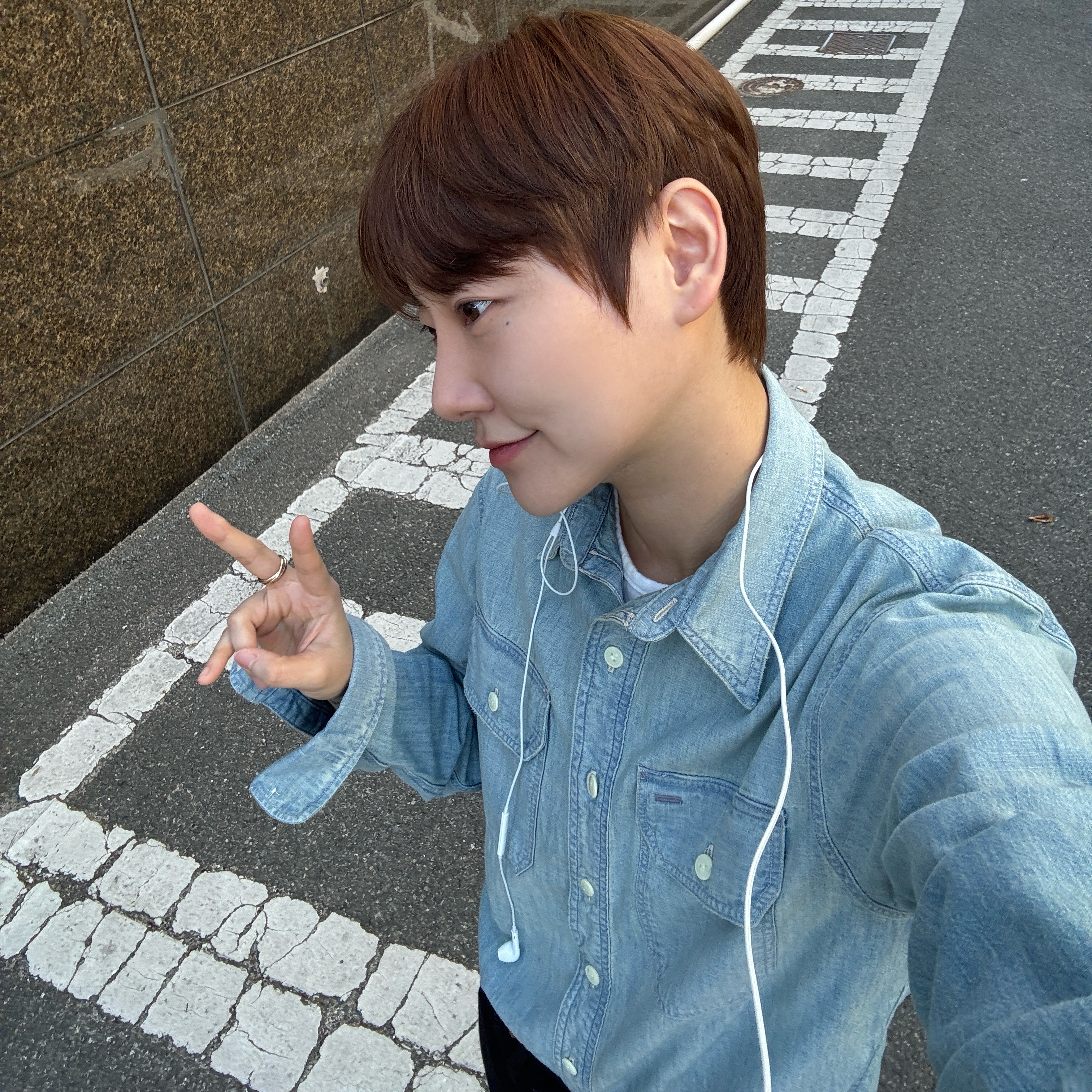 Double RL Indigo Chambray Work Shirt Medium Wash, Cartier Trinity Ring Small White Gold Rose Gold Yellow Gold 착용 스타일 - 2