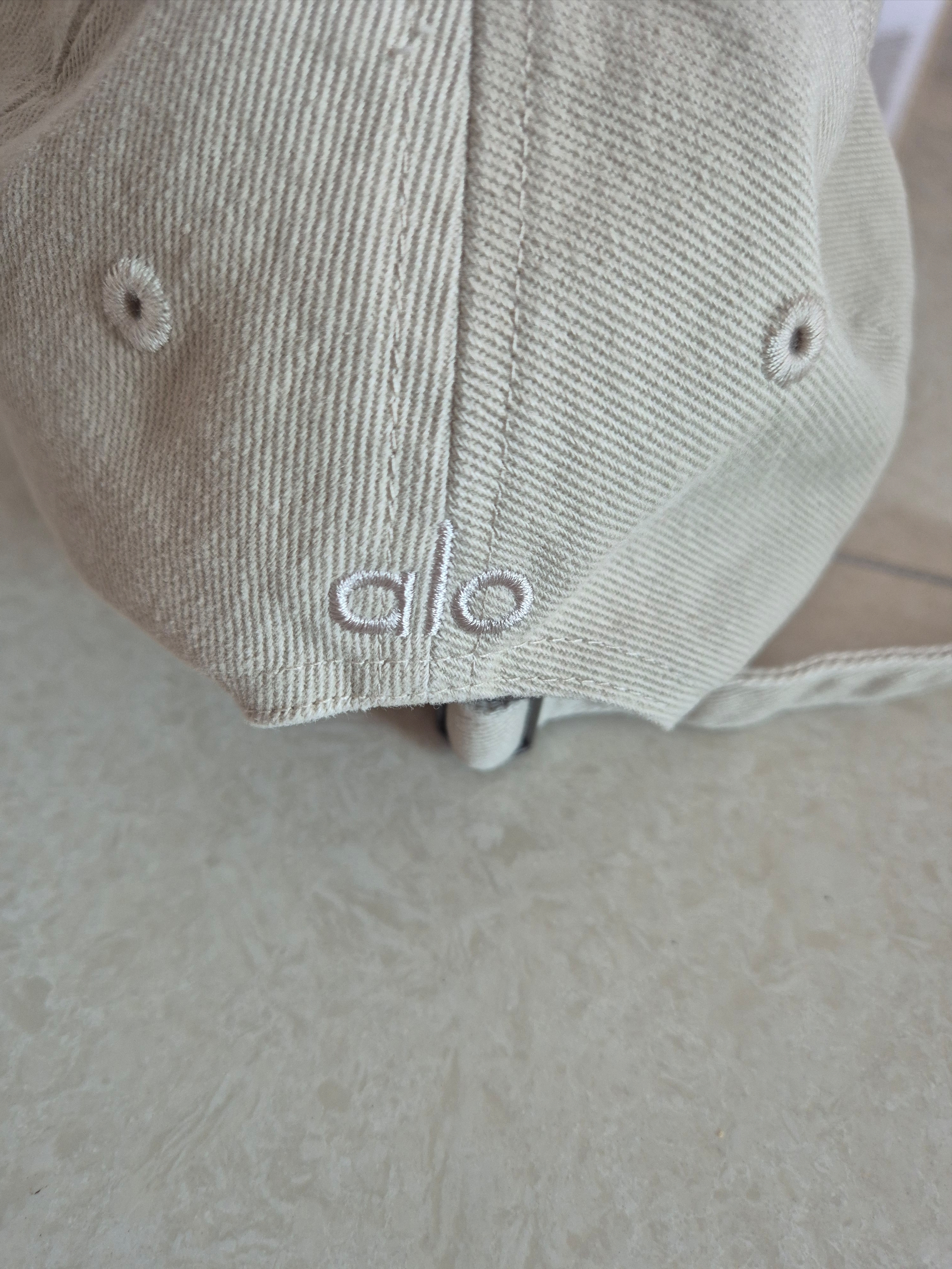 (W) Alo Yoga Washed Off Duty Cap Sand Dollar 착용 스타일 - 3