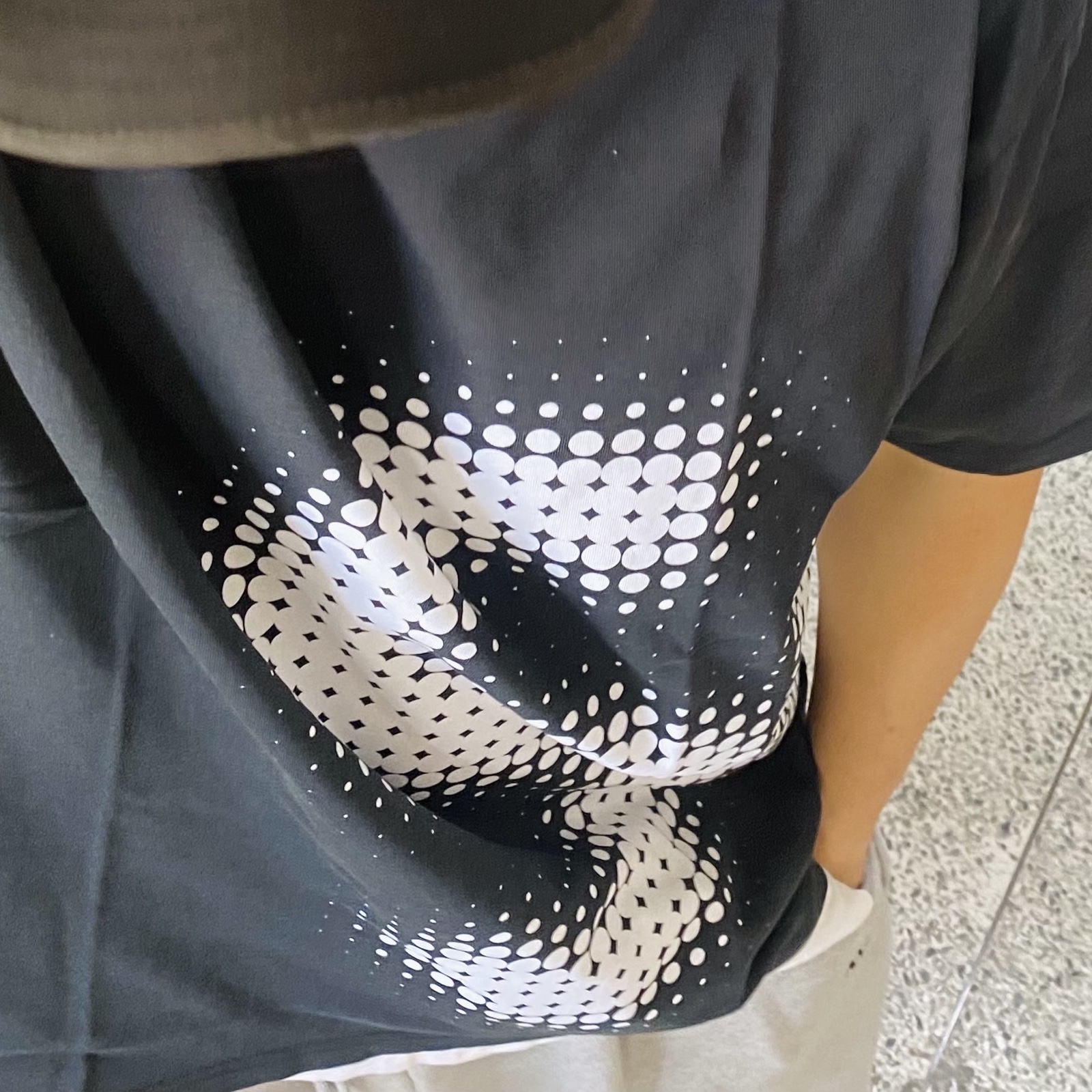 Supreme Halftone S/S Top Black - 24SS 착용 스타일