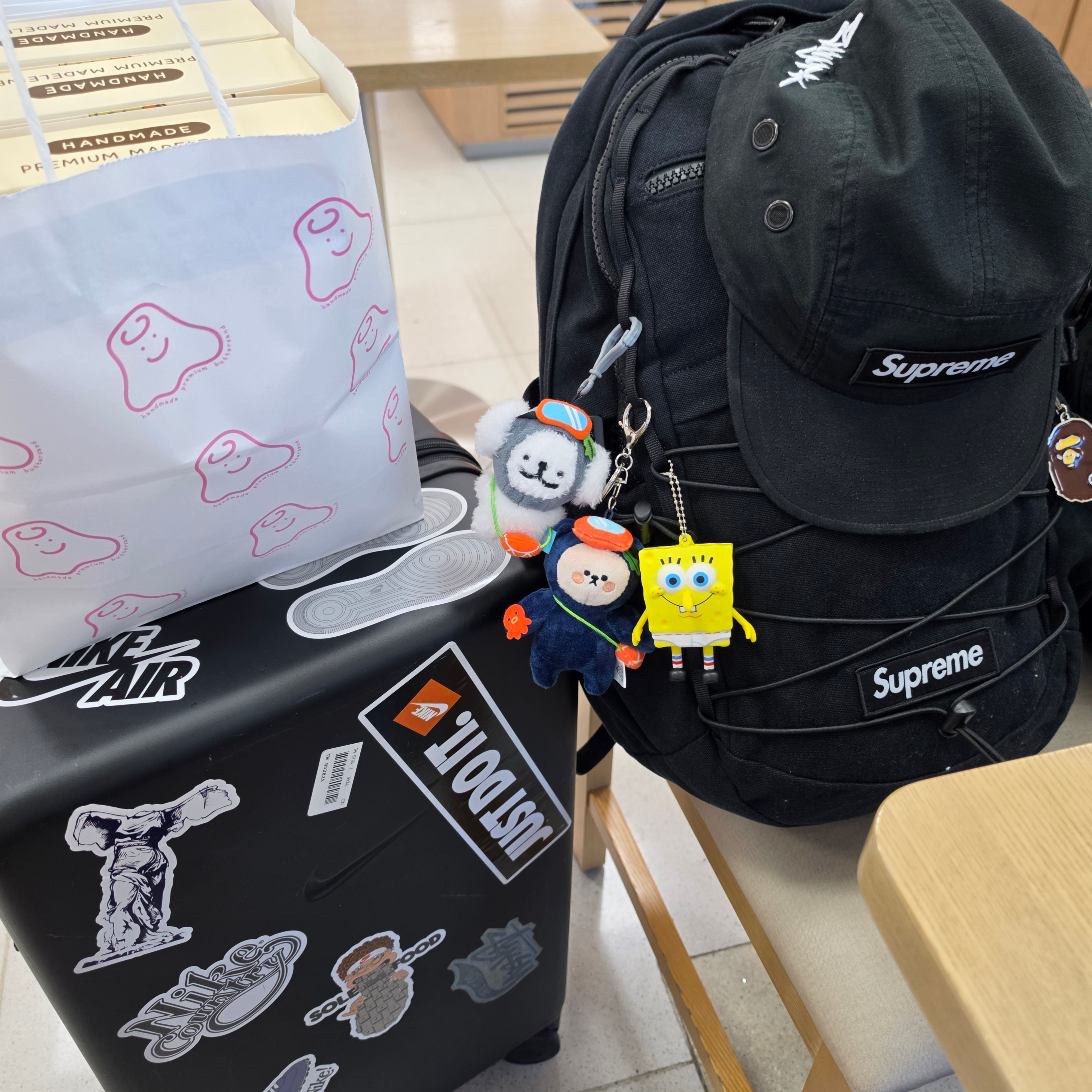 Supreme Backpack Black - 25SS, Nike Carry-On Luggage Hardshell 52L Black 착용 스타일