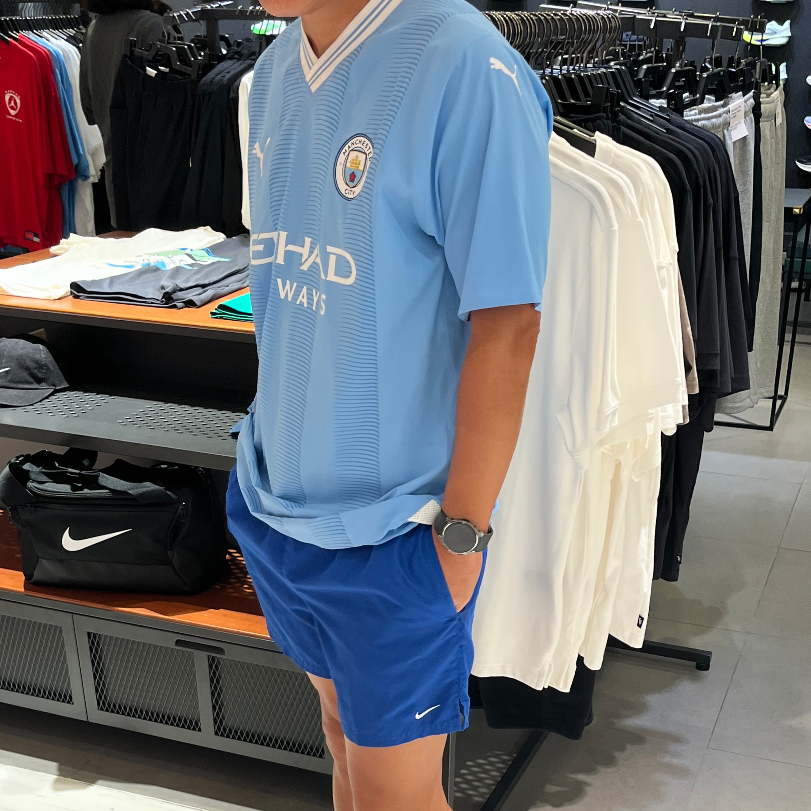 Nike Swim Essential 5 Inch Volley Shorts Game Royal, Puma Manchester City 2023/24 Home Authentic Jersey Team Light Blue (Non Marking Ver.) 착용 스타일