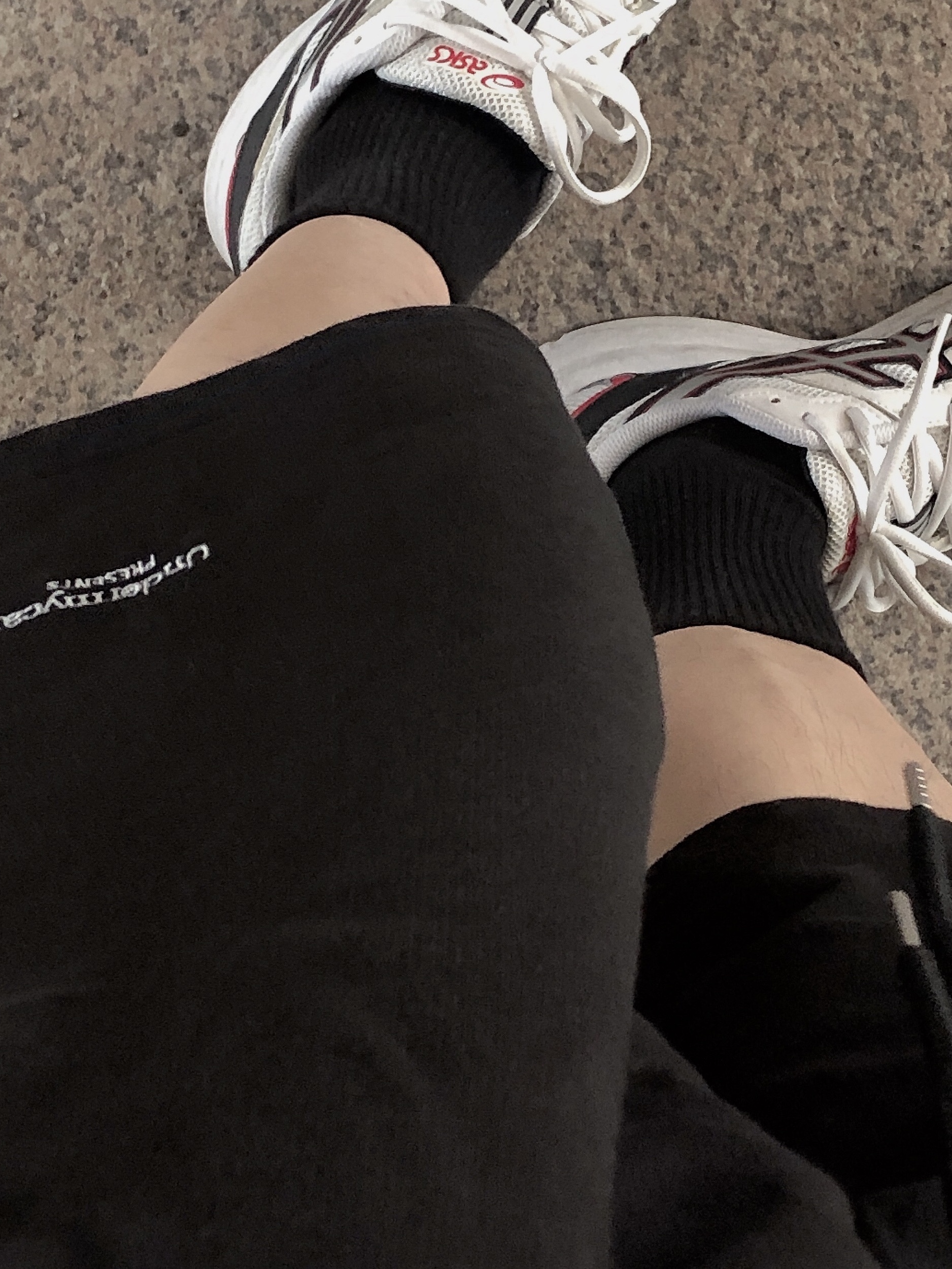 Undermycar Mu.04 Anti Fxxking Logo Play Oversized Sweat Shorts Black 착용 스타일 - 3