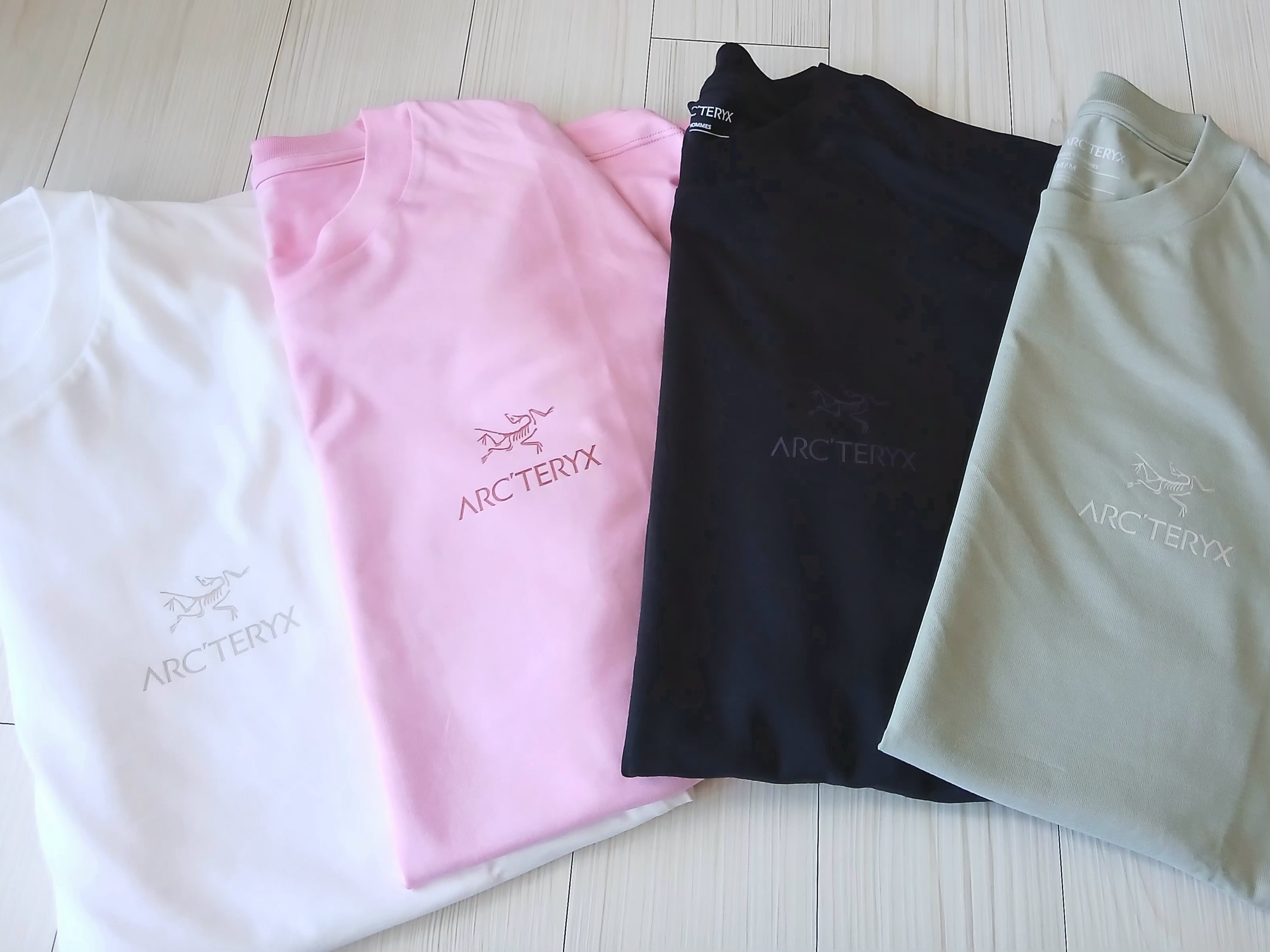 Arc'teryx Kragg SL Cotton Cacodaemon SS T-Shirt White Light Sea Salt, Arc'teryx Kragg SL Cotton Cacodaemon SS T-Shirt Black Moondrop 착용 스타일 - 1