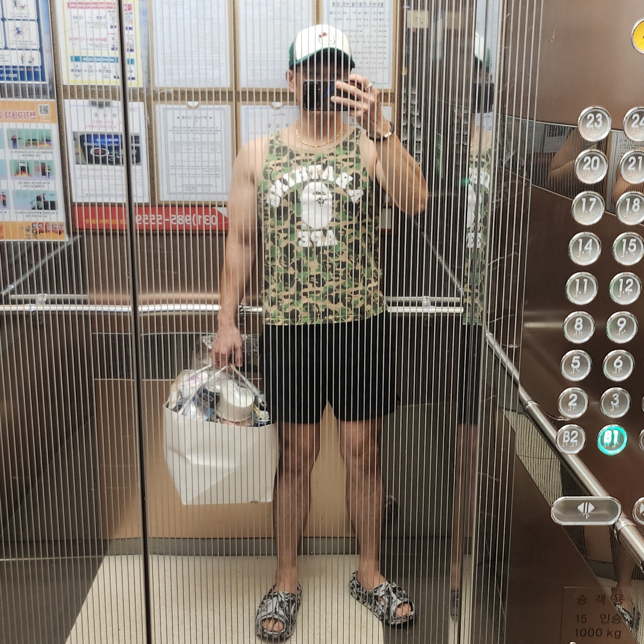 New Era x Sanrio Hello Kitty A-Frame Trucker Cap Kelly Green, Nike x Drake Nocta Cardinal Fleece Shorts Black White - Asia 착용 스타일 - 2