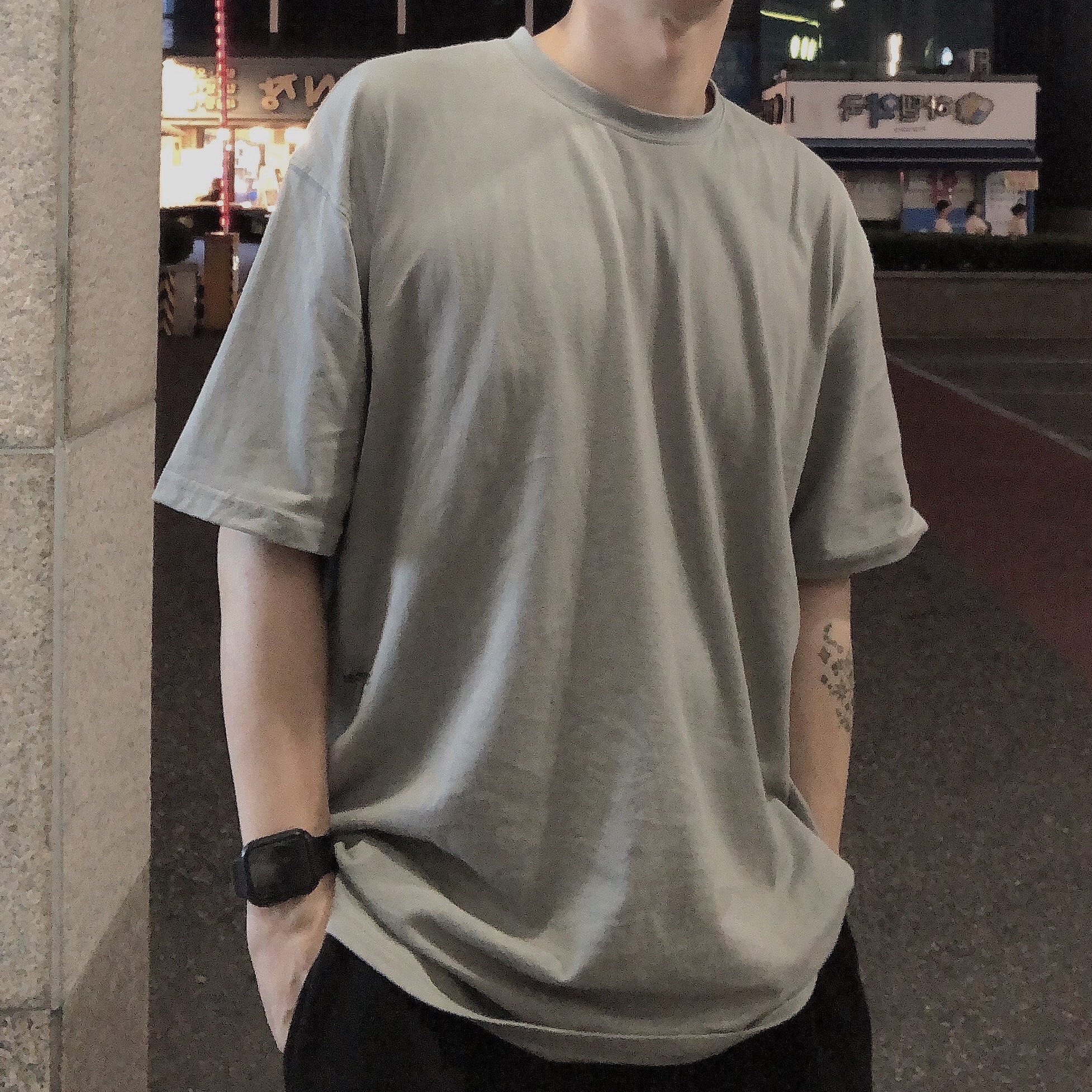 Undermycar Mu.13 Anti Fxxking Logo Play Regular Fit T-shirts Sand 착용 스타일