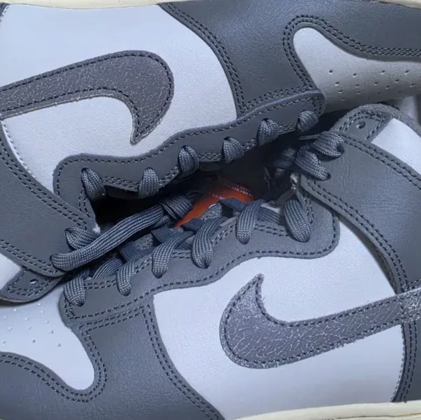 Nike Dunk High Retro SE VNTG Light Bone 착용 스타일