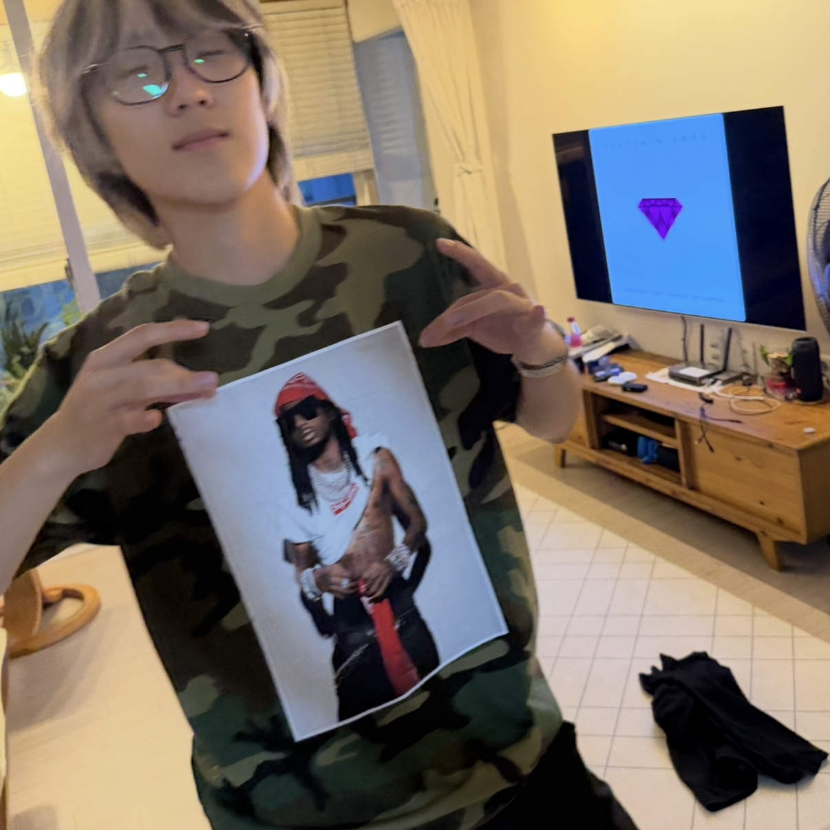Supreme Playboi Carti T-Shirt Woodland Camo - 25FW 착용 스타일