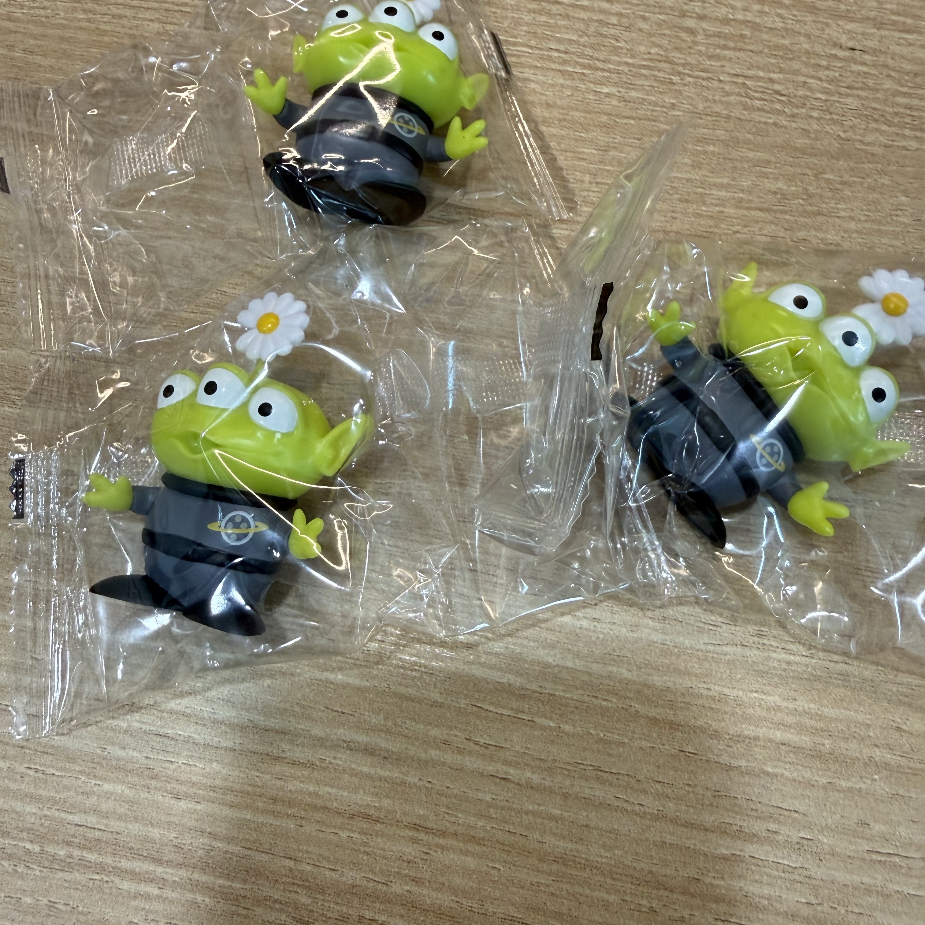 Peaceminusone x Toy Story The First Fan Figure 02 Sealed Case (1 Blind Box) 착용 스타일