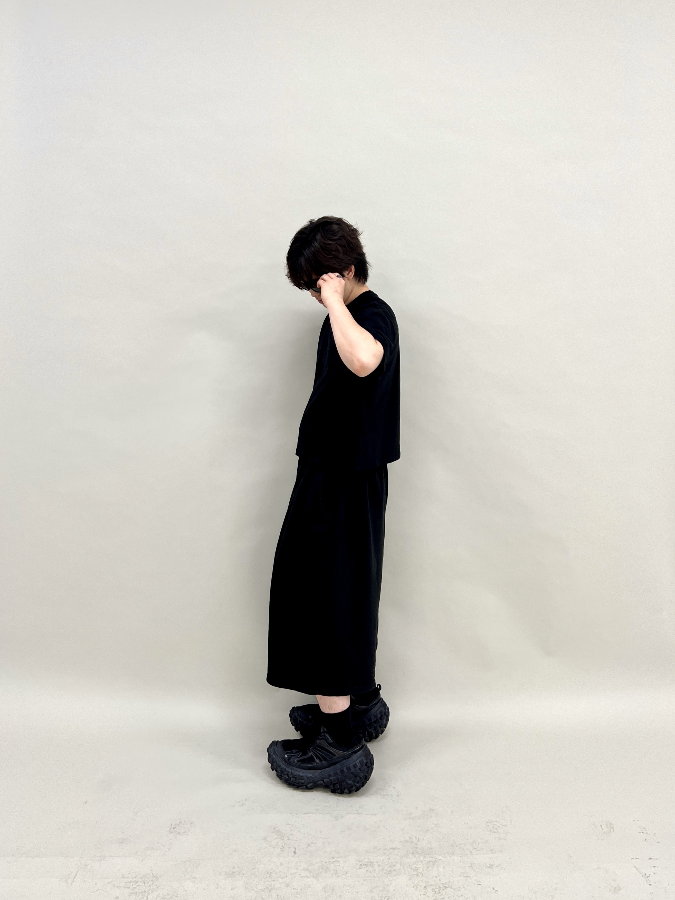 Balenciaga Defender Sneakers Black 착용 스타일 - 2