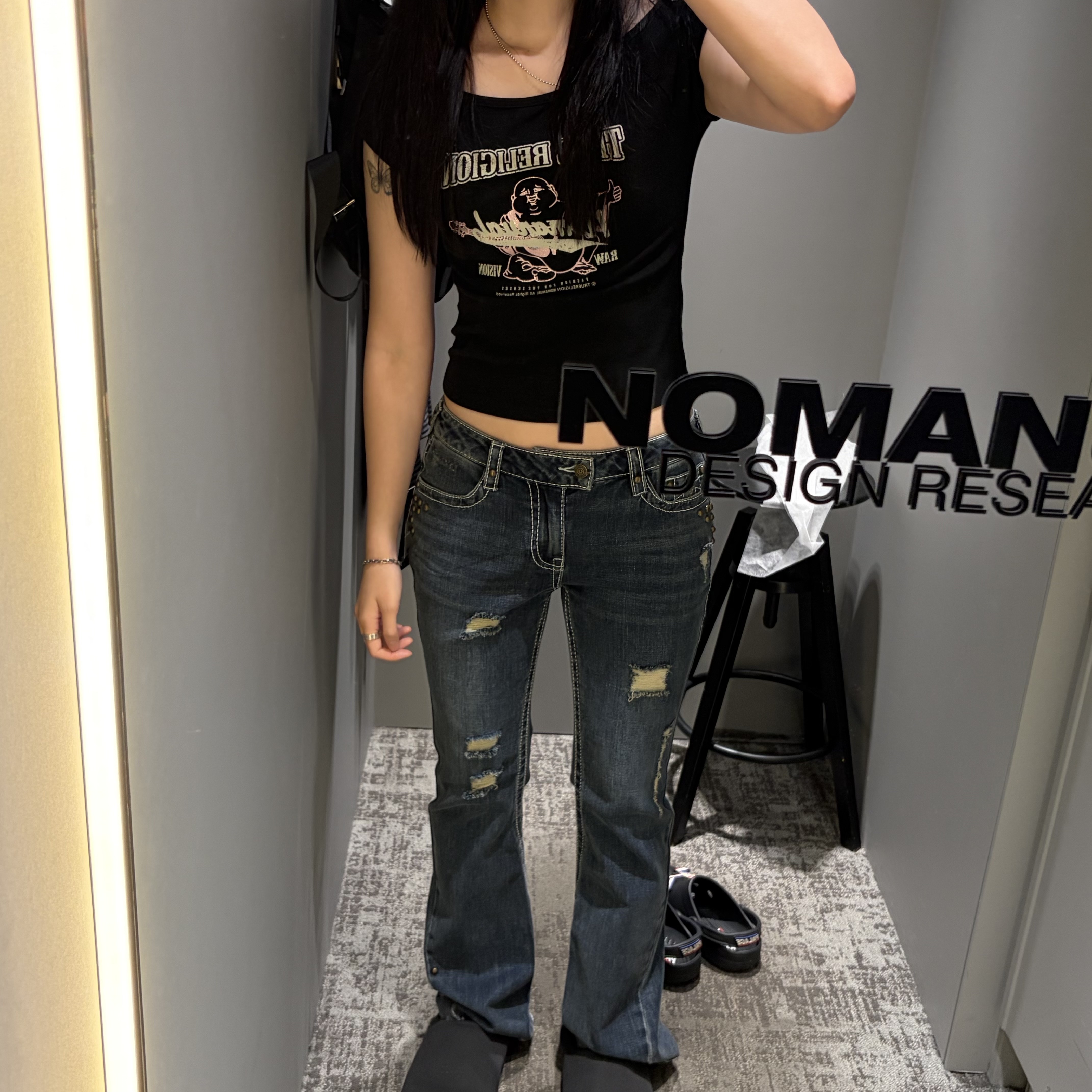 True Religion No Religion Bootcut Denim Pants Washed Indigo, True Religion No Religion One Shoulder Top Black 착용 스타일