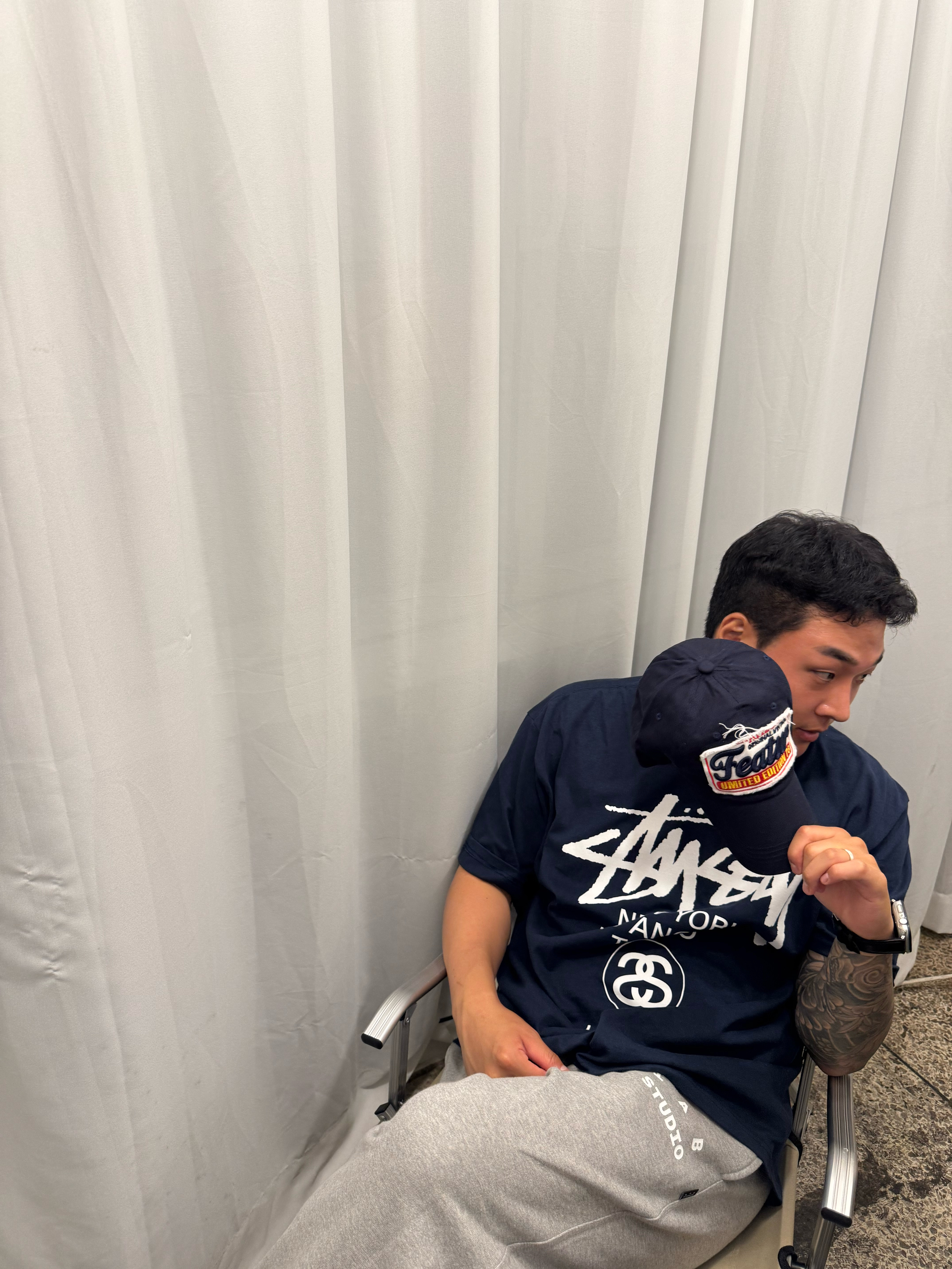Stussy World Tour T-Shirt Navy 2024,2025, Asics Gel-Venture 6 SPS Glacier Grey 착용 스타일 - 4