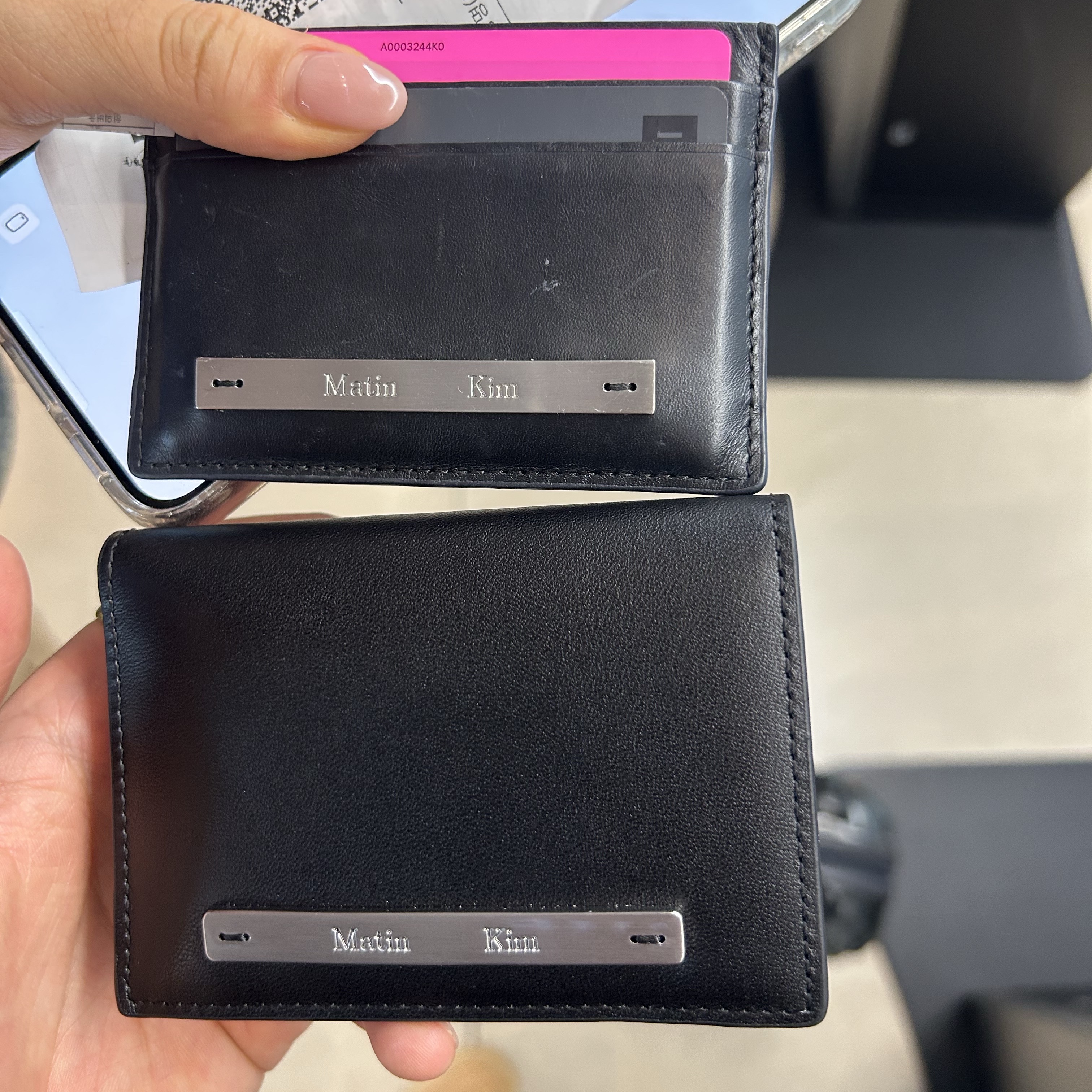 Matin Kim Slim Metal Business Wallet Black 착용 스타일