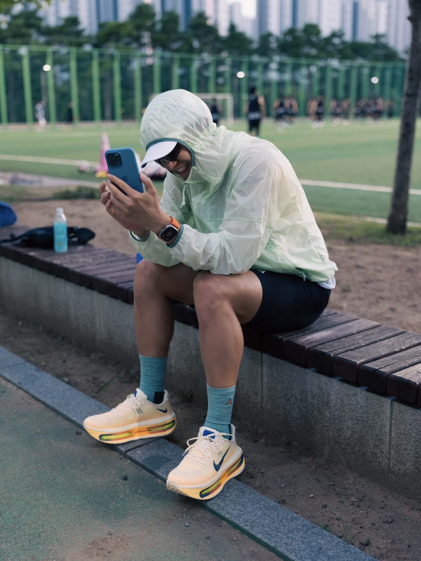 Nike ACG Radical Airflow Dri-Fit Short Sleeve Running Top White Anthracite - Asia, Satisfy Techsilk 8 Inch Shorts Brown 착용 스타일 - 9