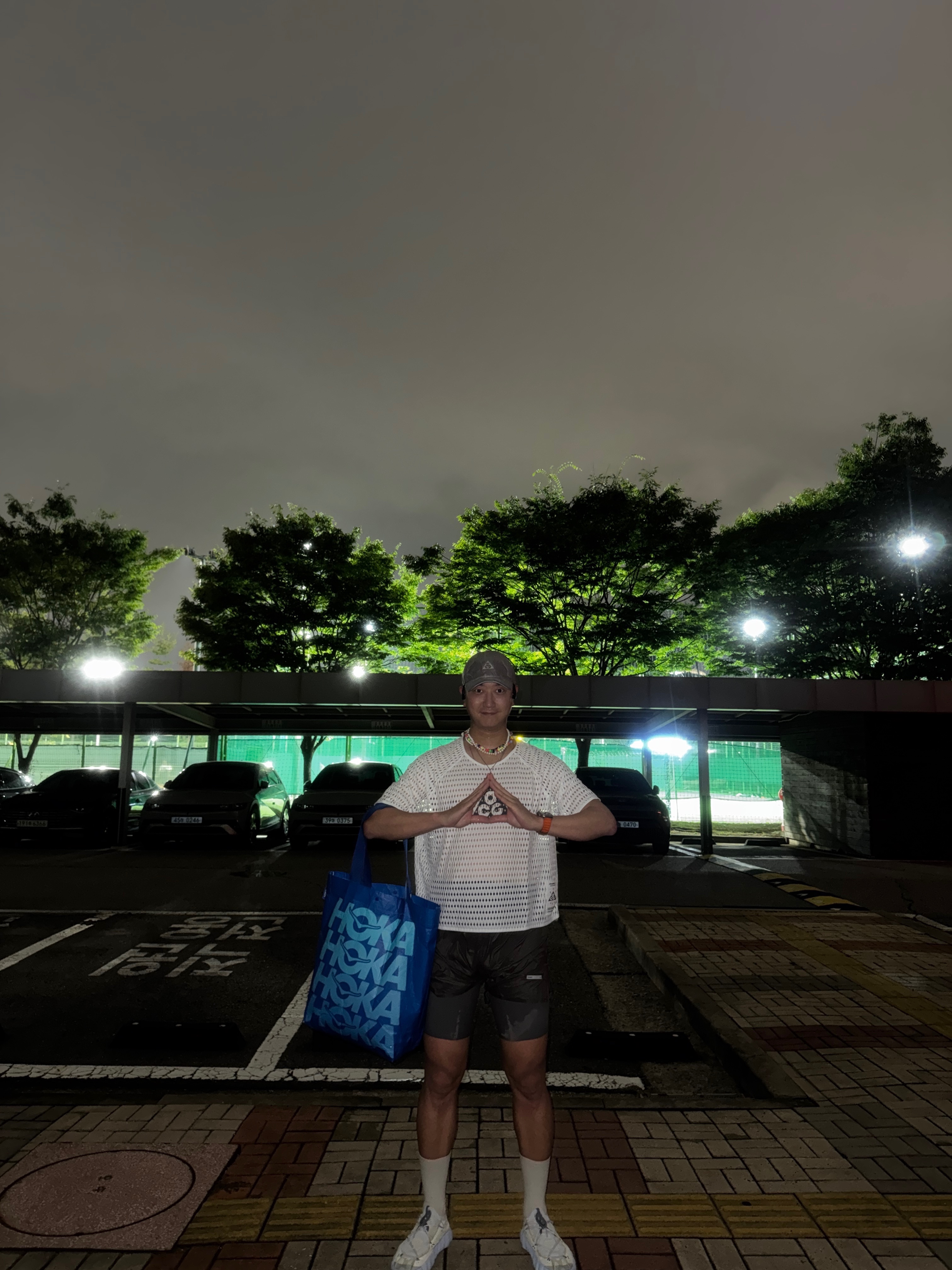 Nike ACG Radical Airflow Dri-Fit Short Sleeve Running Top White Anthracite - Asia, Satisfy Techsilk 8 Inch Shorts Brown 착용 스타일 - 1