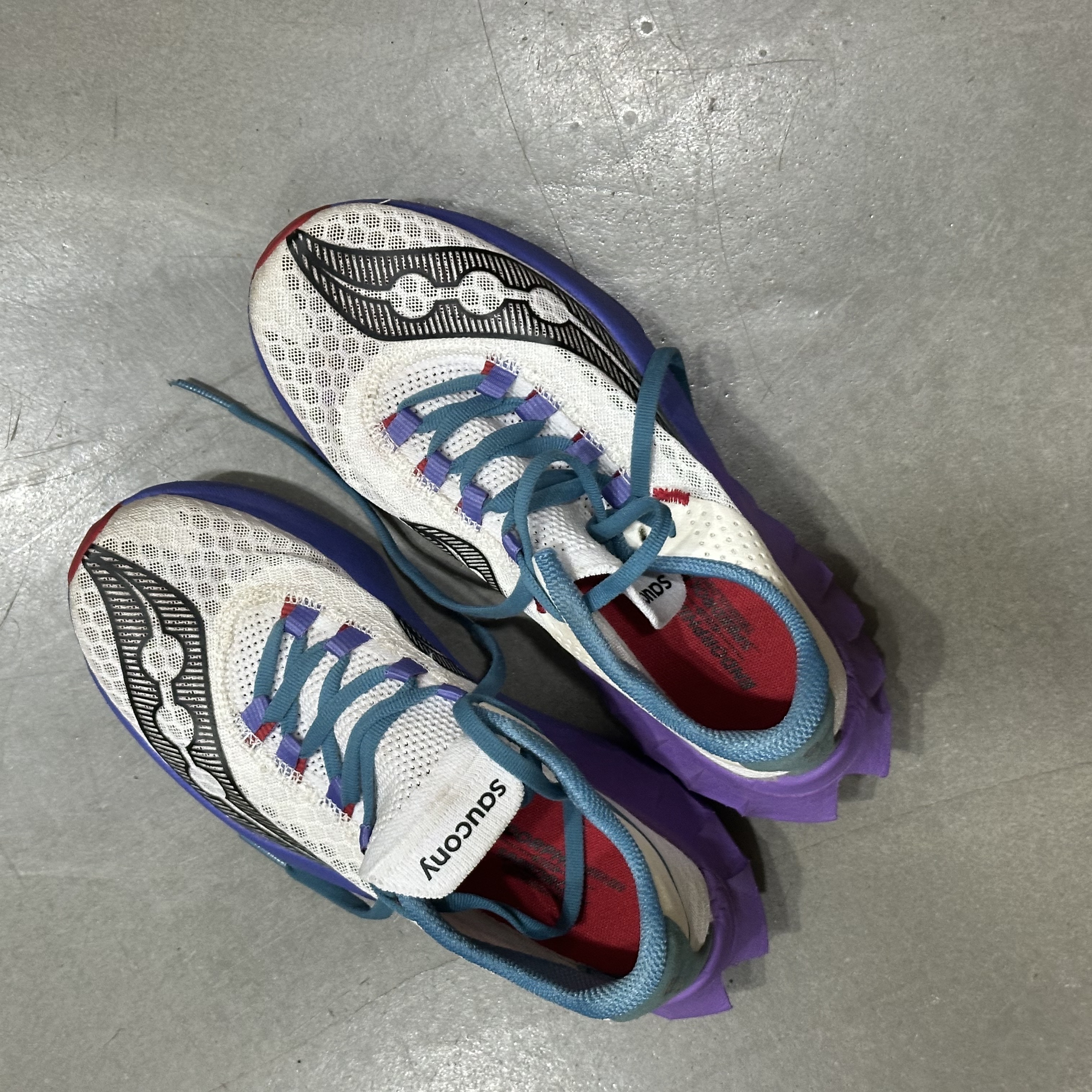 Saucony Endorphin Pro 4 White Shadow 착용 스타일