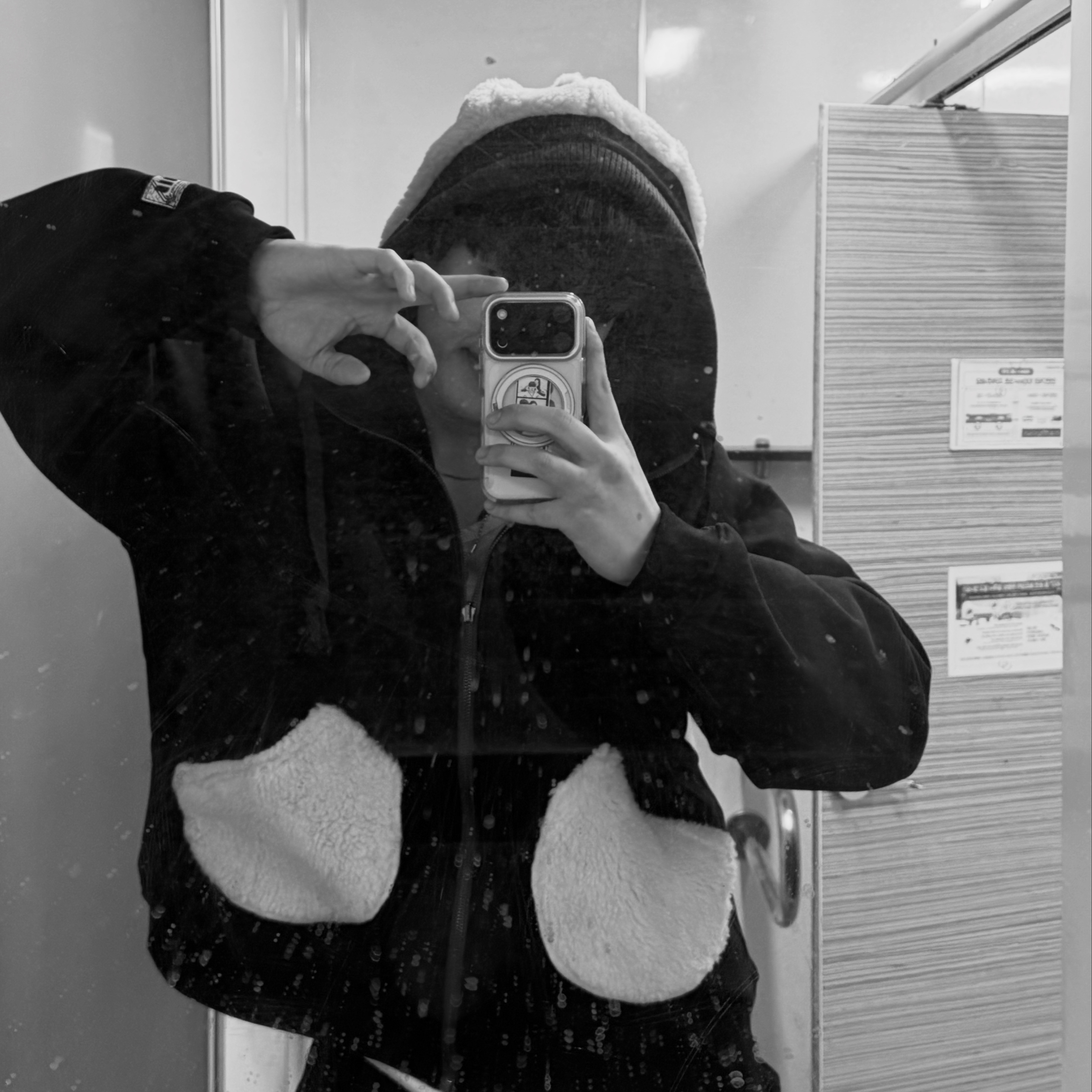 GARLICBLUES "Pilot Penguin" Reversible Hood Zip Up 착용 스타일