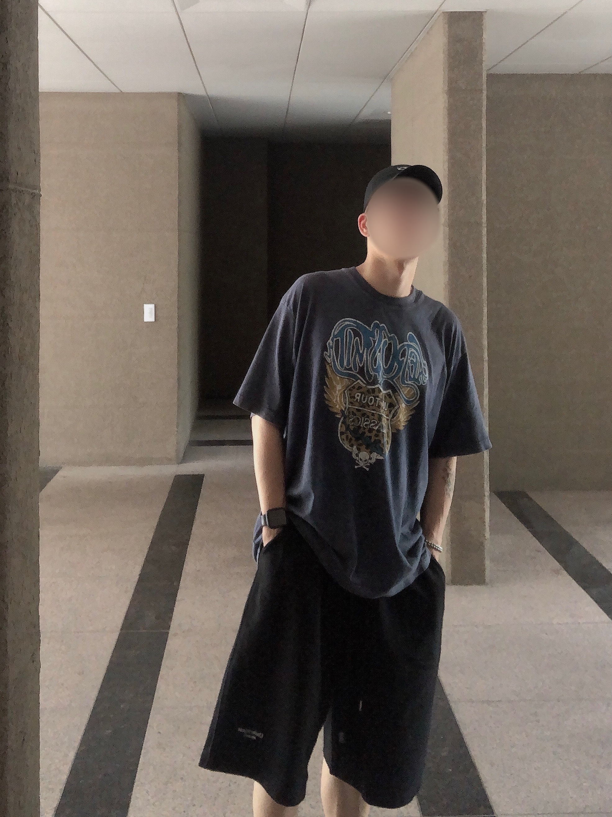 Undermycar Mu.04 Anti Fxxking Logo Play Oversized Sweat Shorts Black 착용 스타일 - 2