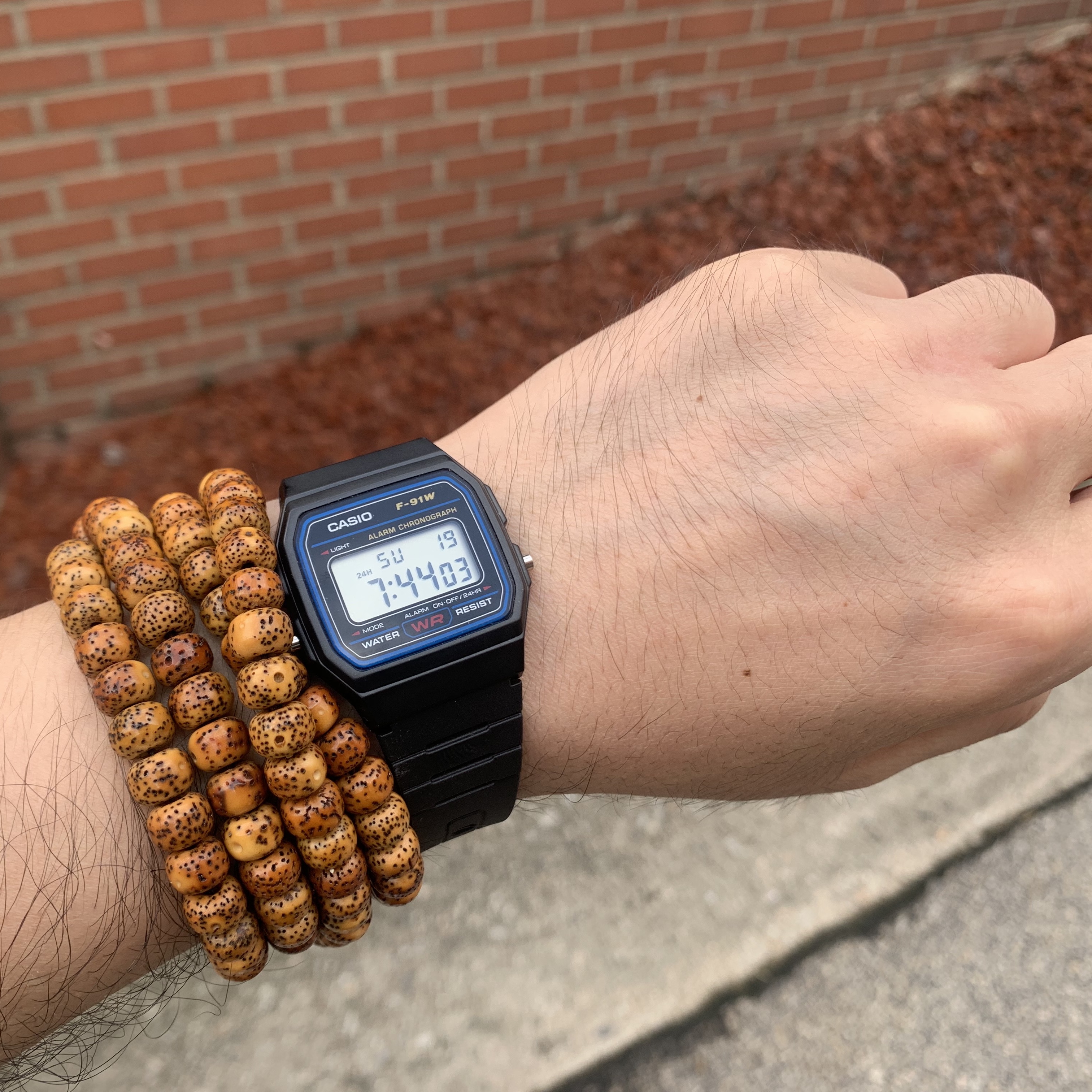 Casio F-91W-1 착용 스타일