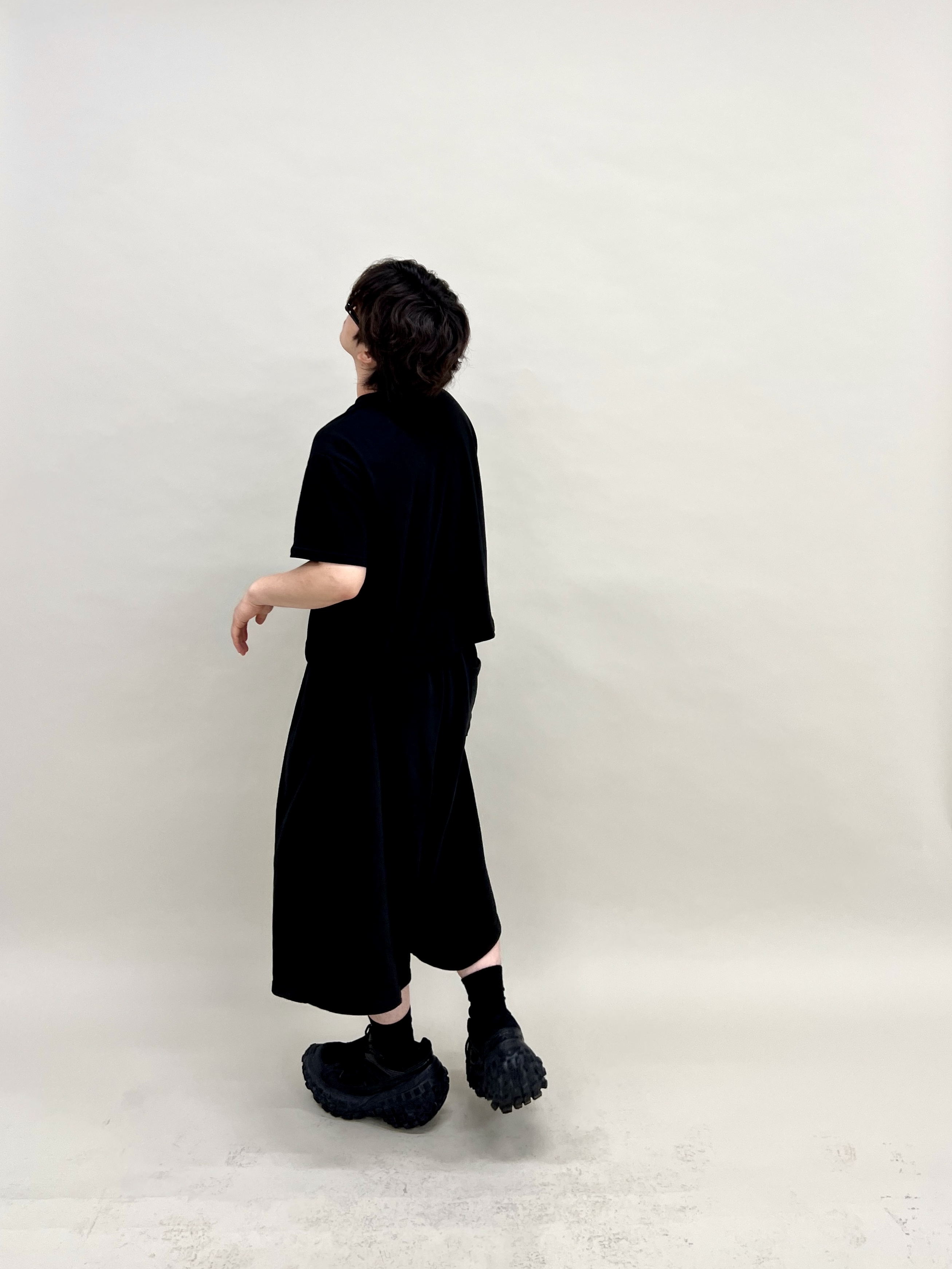Balenciaga Defender Sneakers Black 착용 스타일 - 1