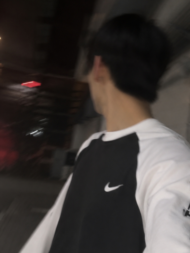Nike Stride Dri-Fit Waffle Crewneck Running Top Anthracite Platinum Tint (IQ3630-060) 착용 스타일