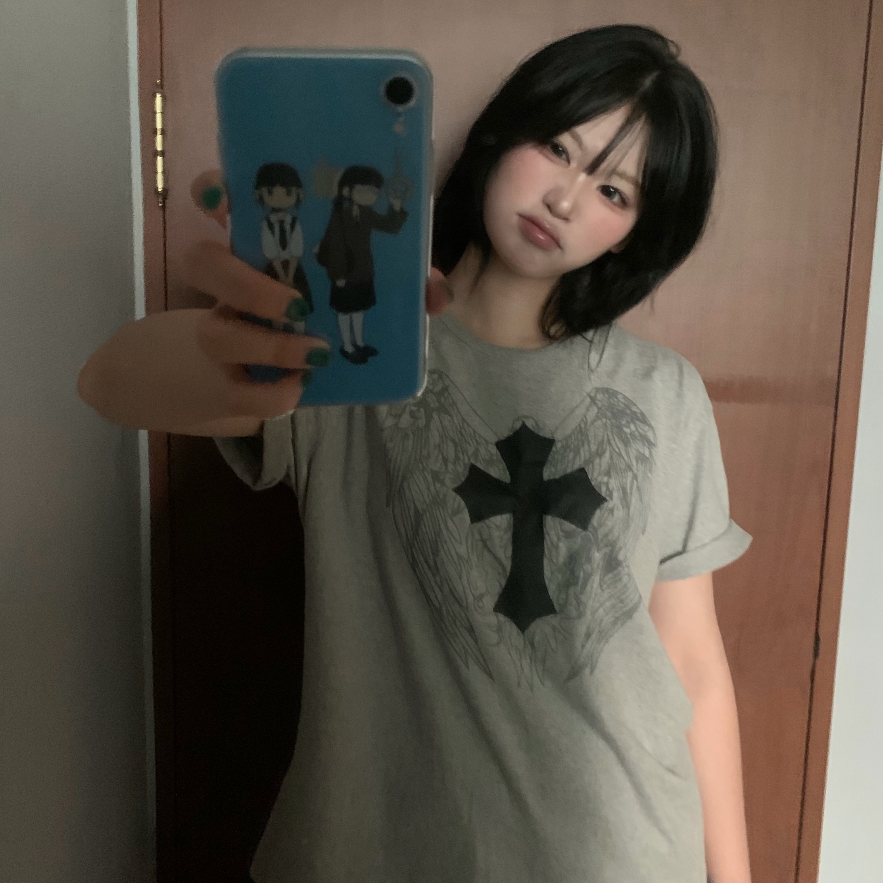 SLOW RECORD HOUSE Cross Wing T-Shirt Grey 착용 스타일